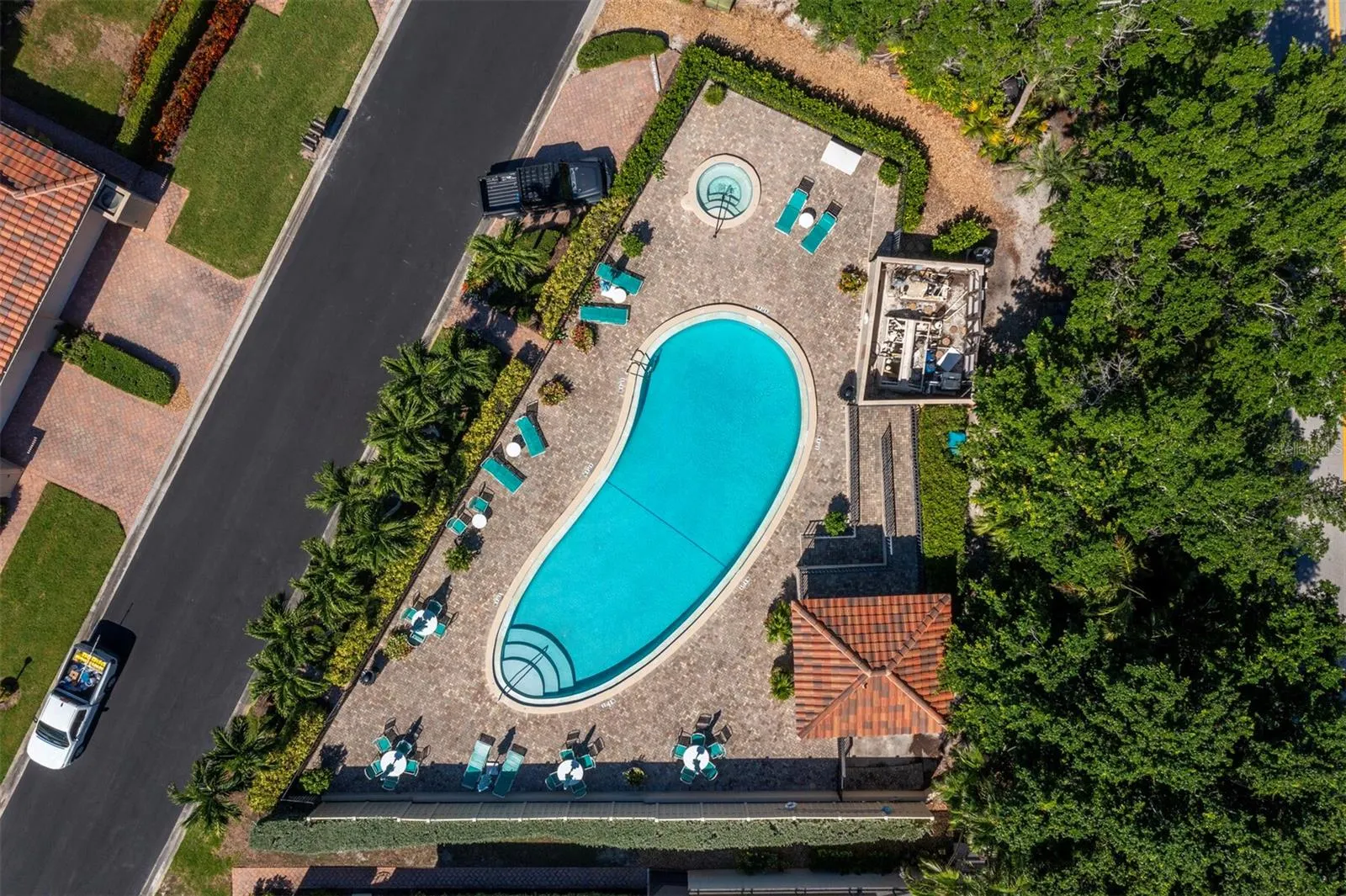 2352 HARBOUR OAKS DR