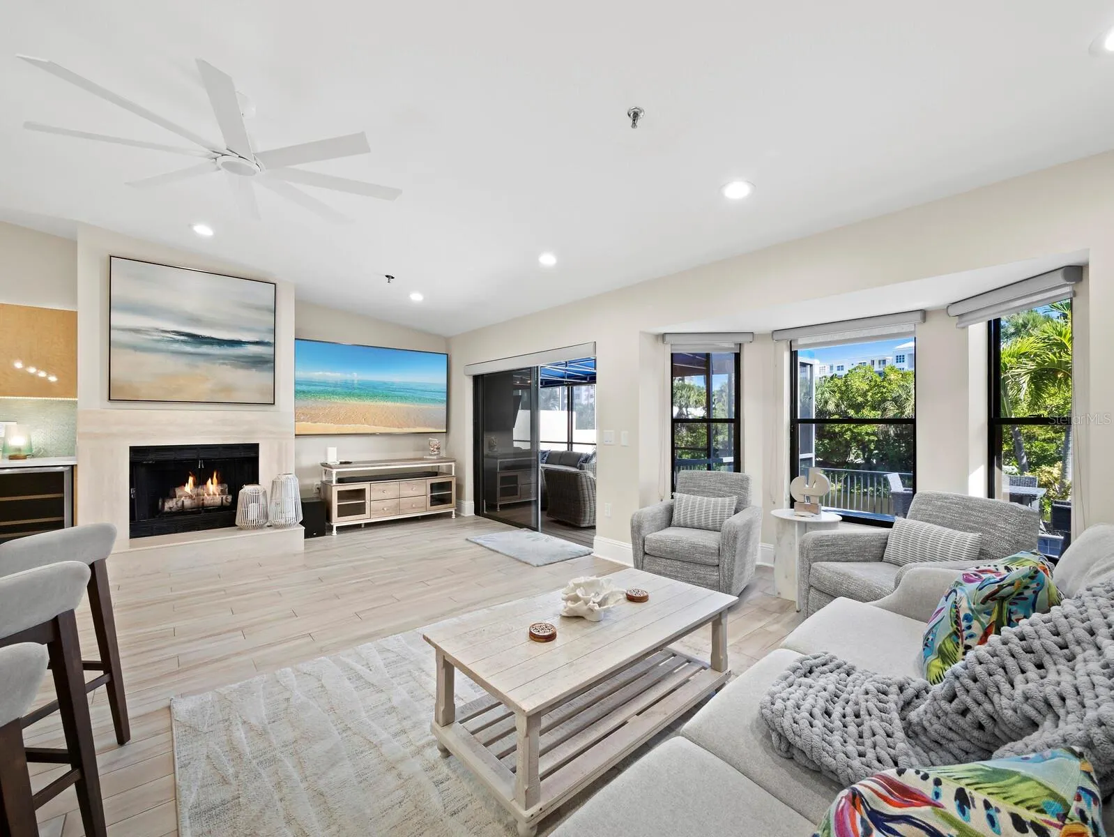 2352 HARBOUR OAKS DR