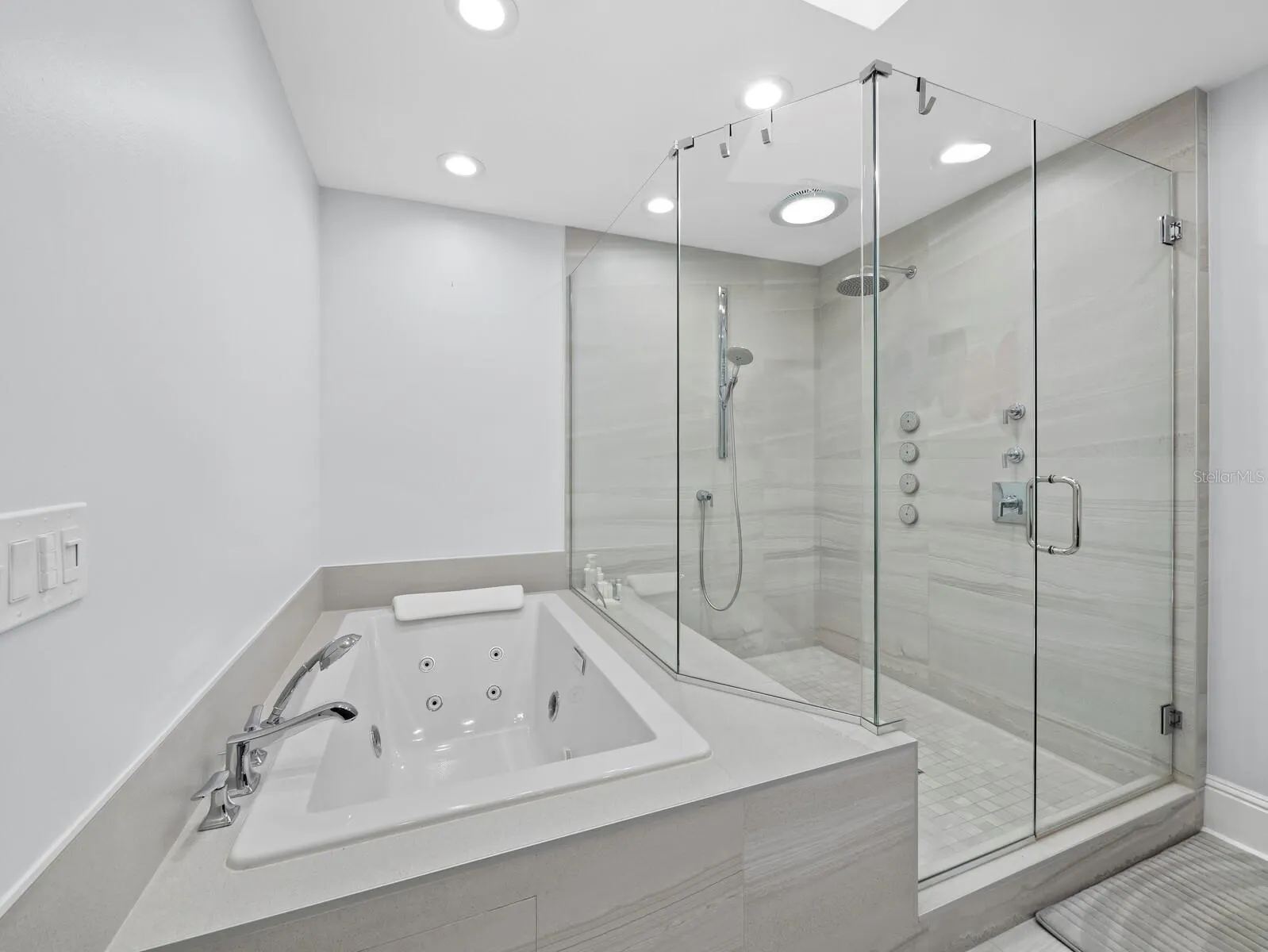 2352 HARBOUR OAKS DR