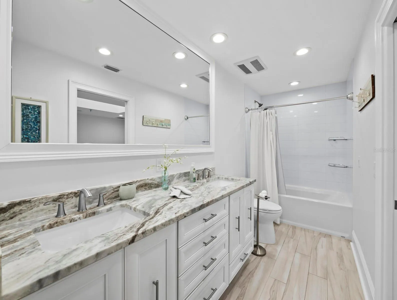 2352 HARBOUR OAKS DR