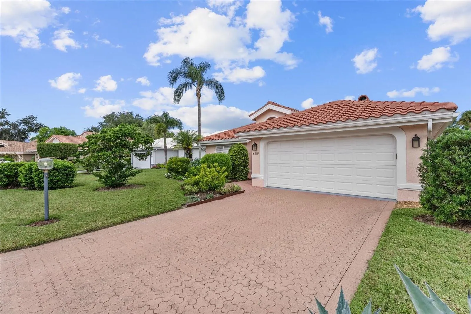 5815 FAIRWOODS CIR