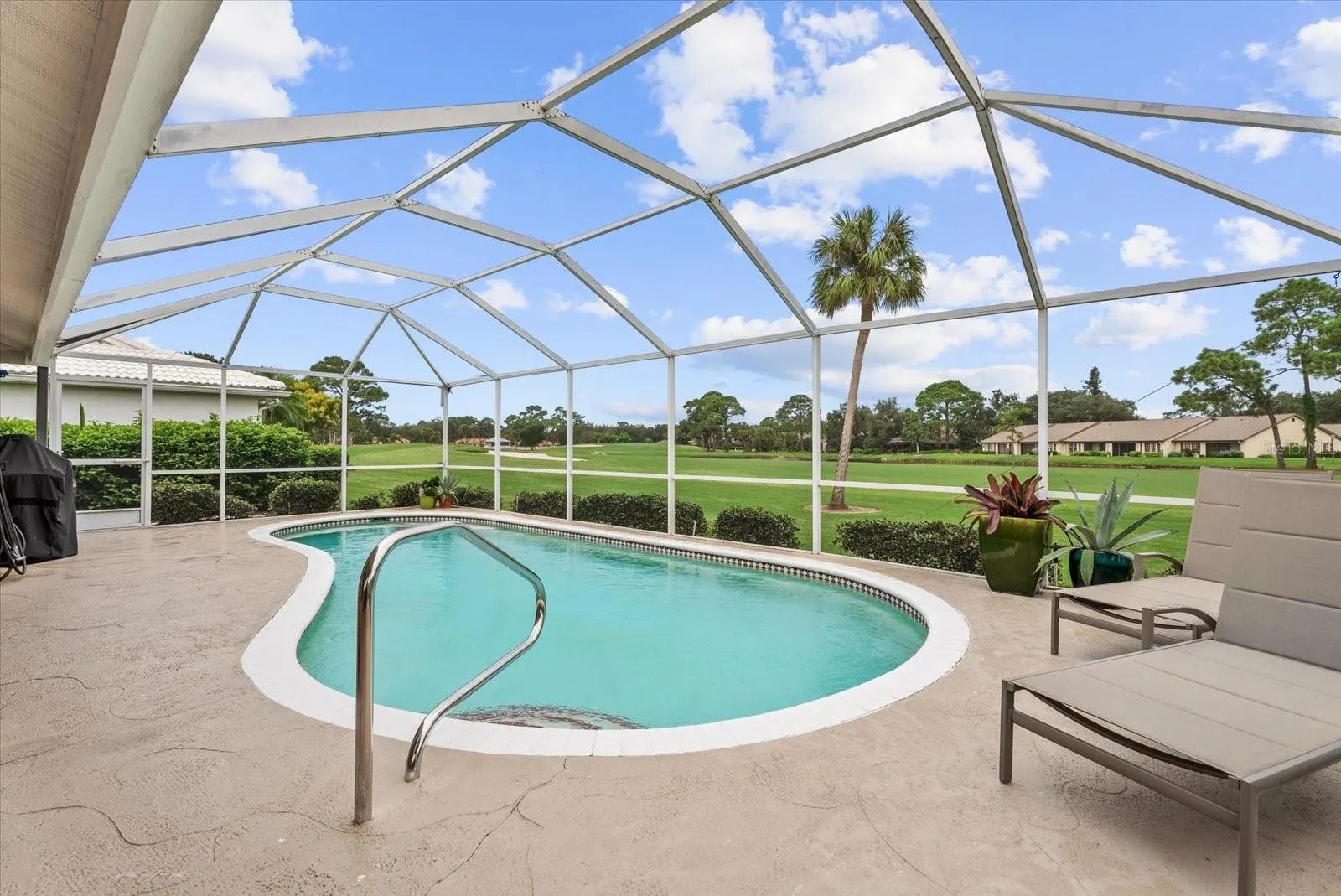 5815 FAIRWOODS CIR