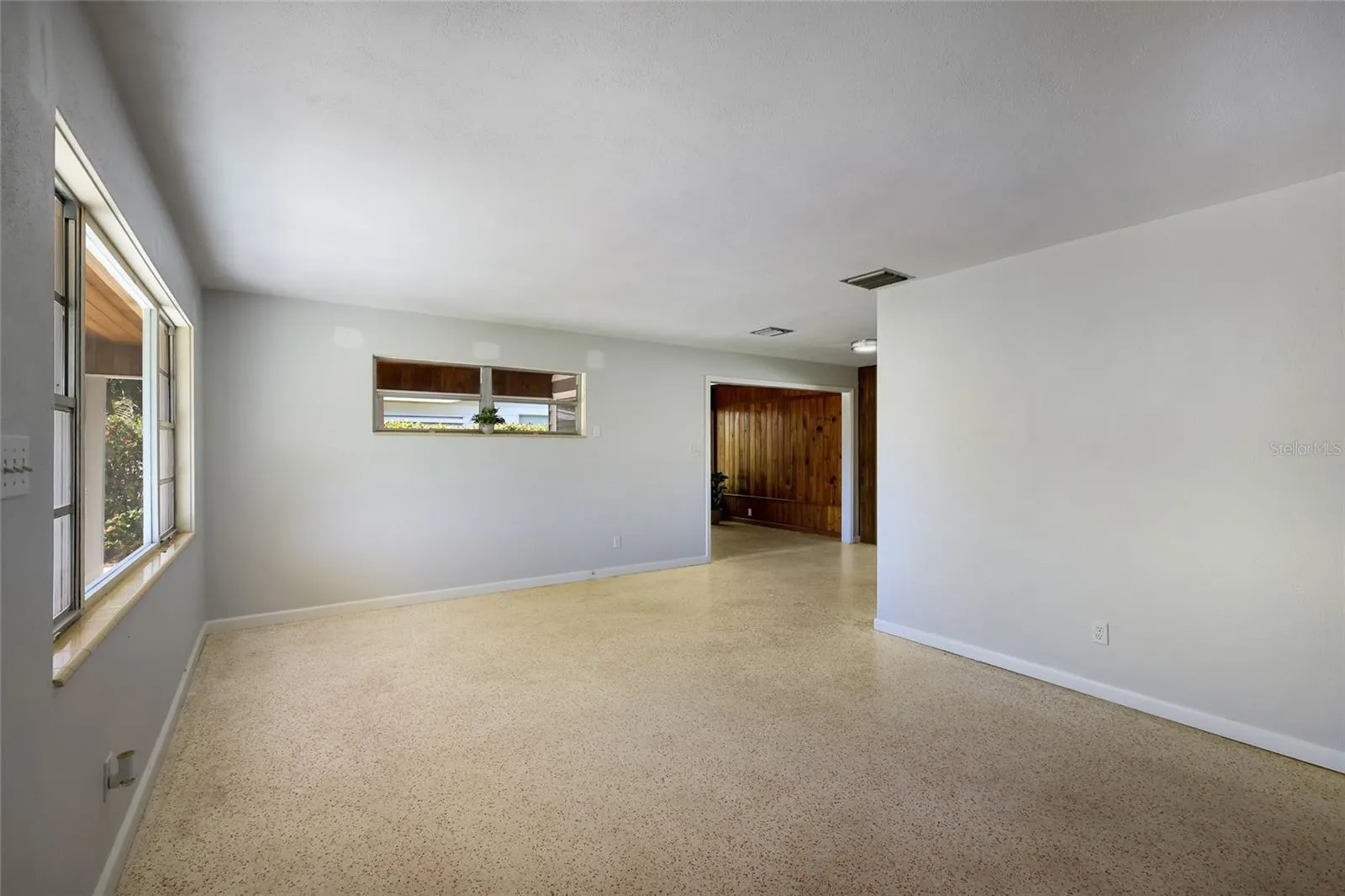 2877 MICHIGAN ST