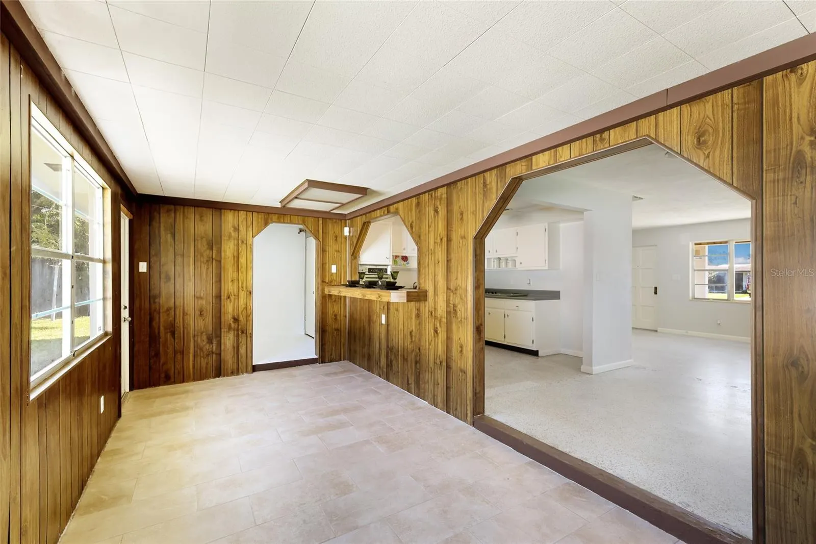 2877 MICHIGAN ST