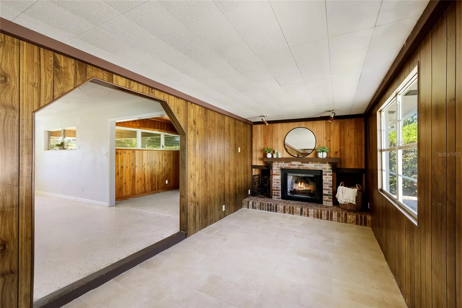 2877 MICHIGAN ST