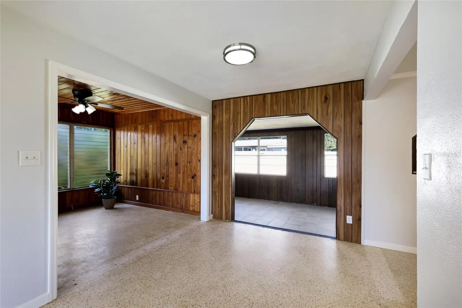 2877 MICHIGAN ST