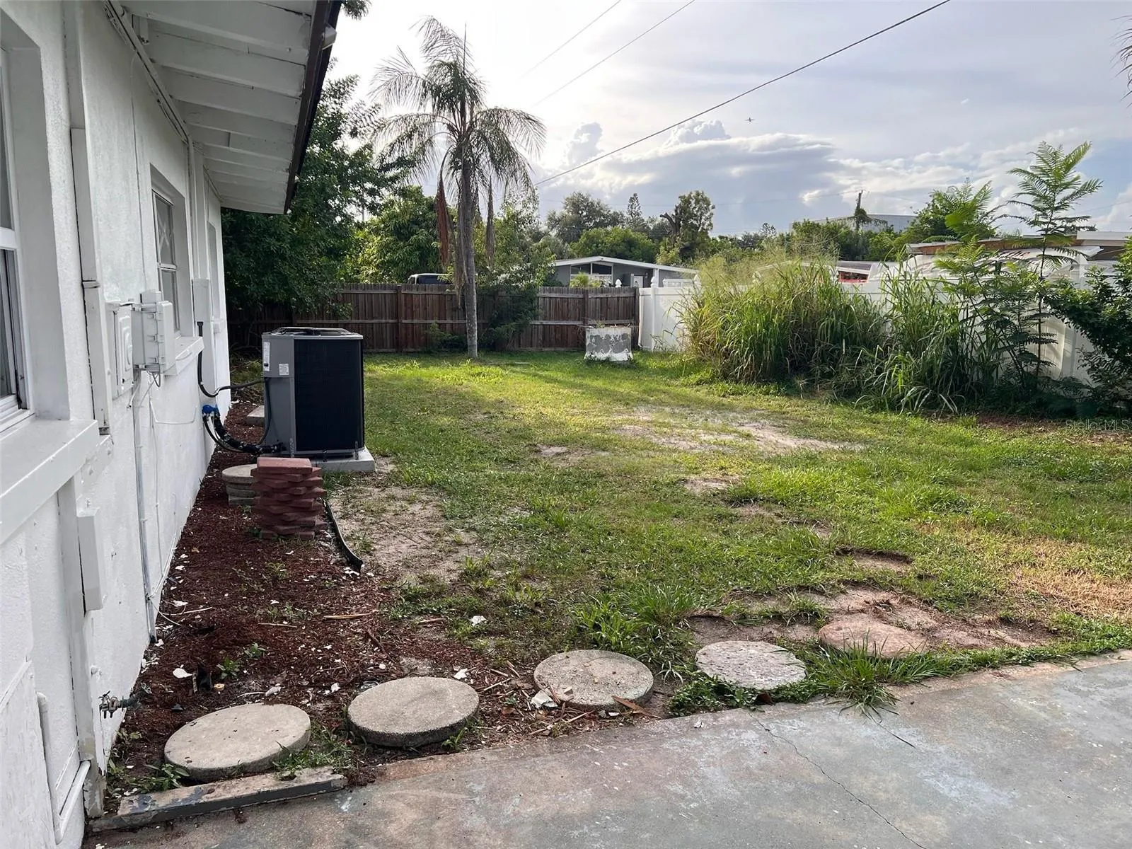 3633 ROXANE BLVD