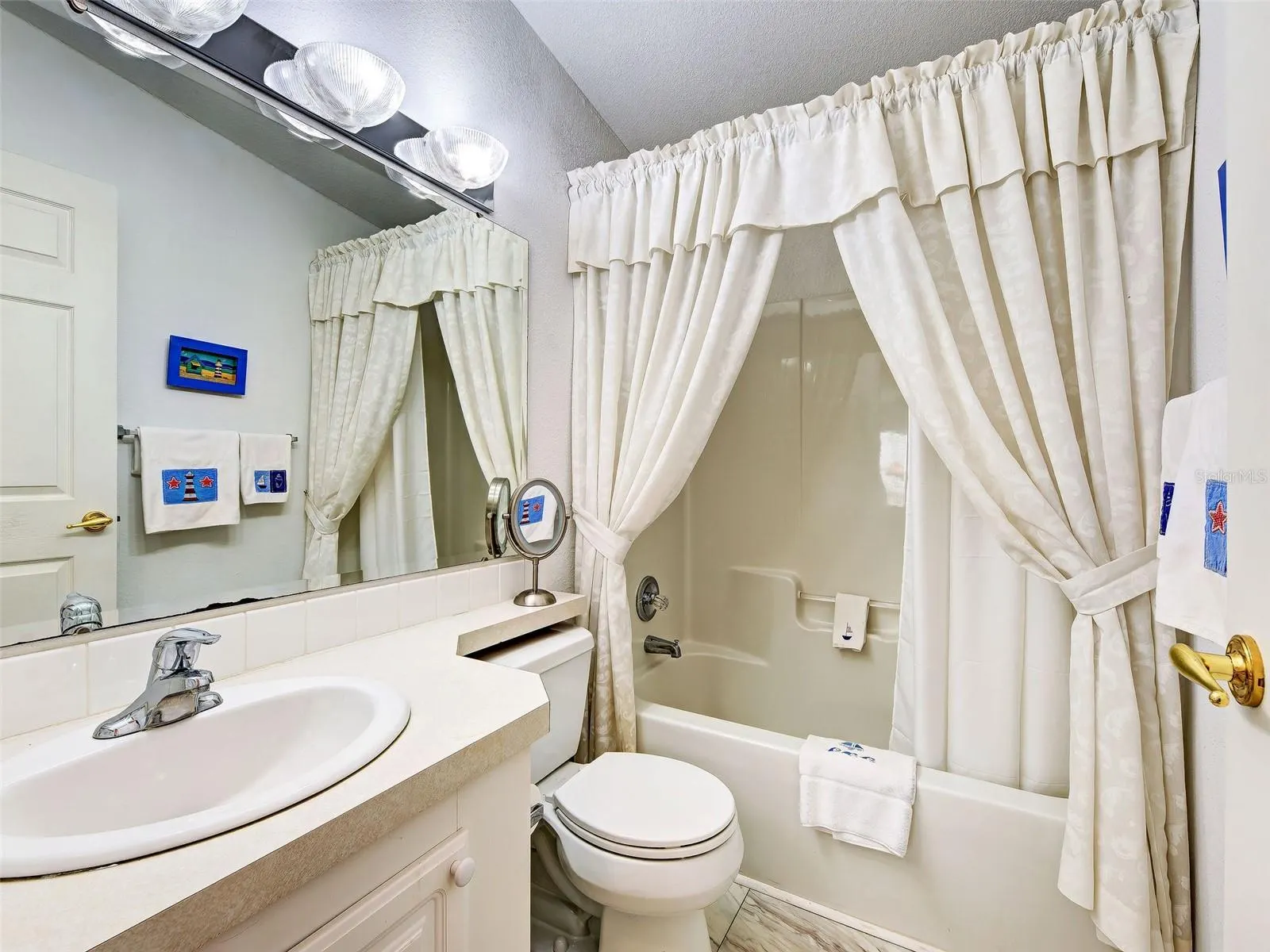 23 SIESTA CIR W