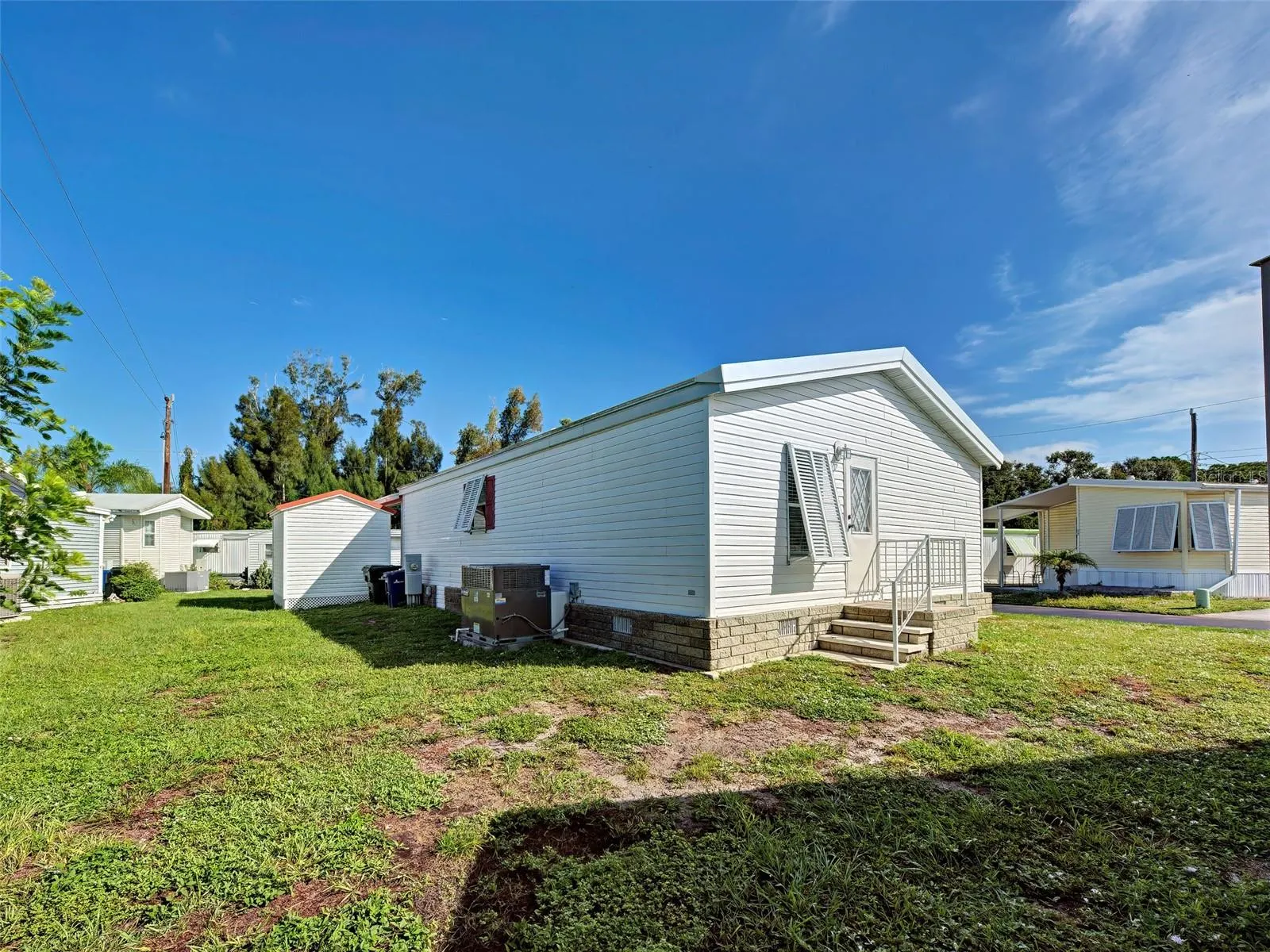 23 SIESTA CIR W