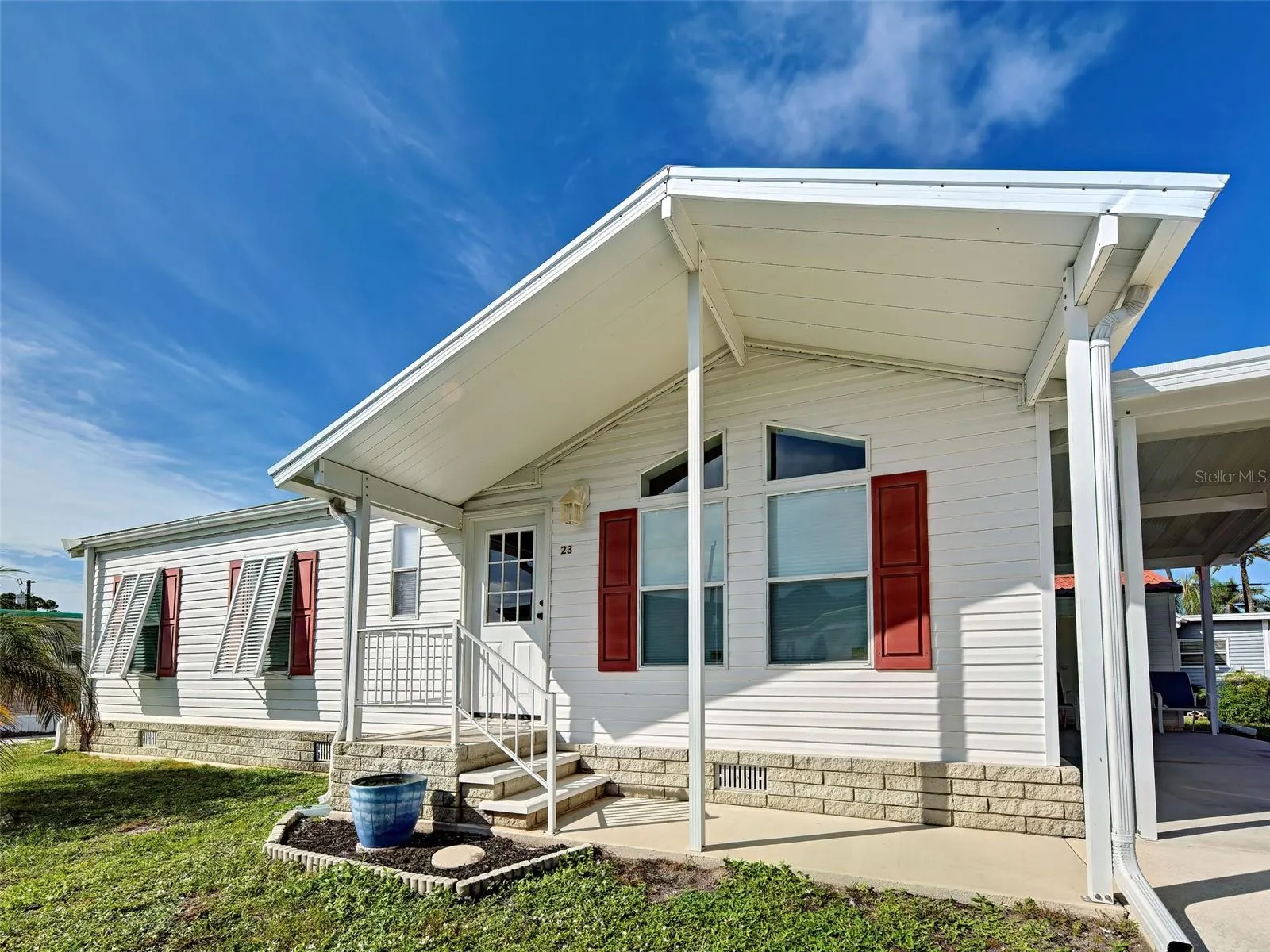 23 SIESTA CIR W