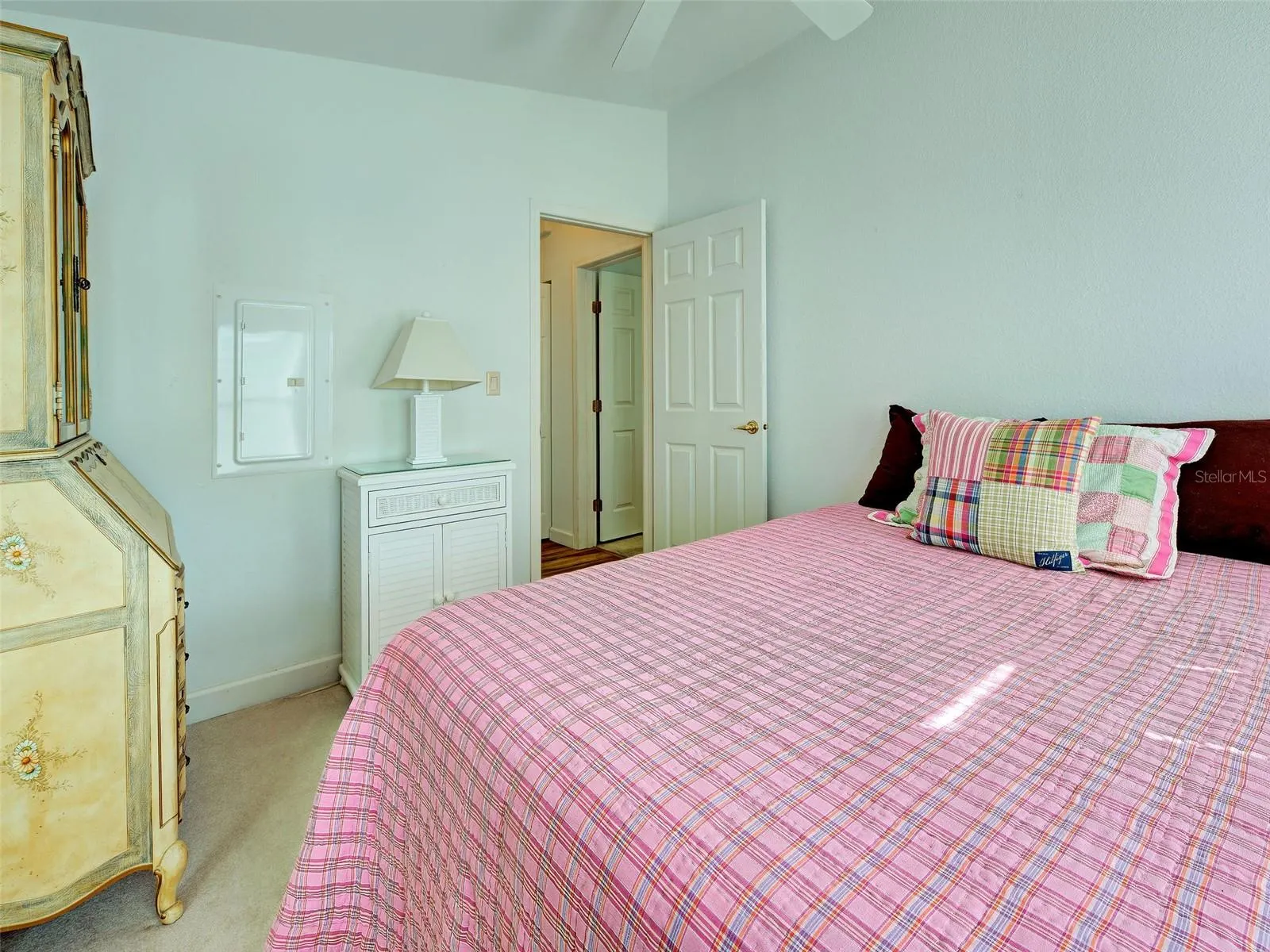 23 SIESTA CIR W