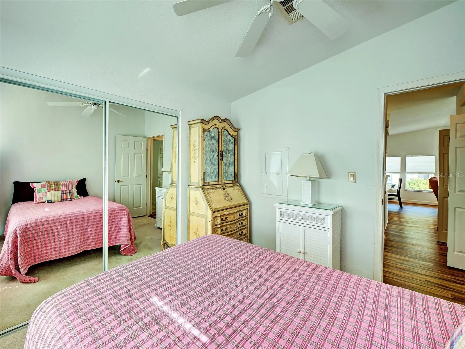 23 SIESTA CIR W
