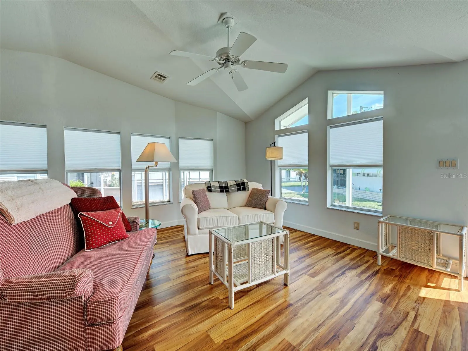 23 SIESTA CIR W
