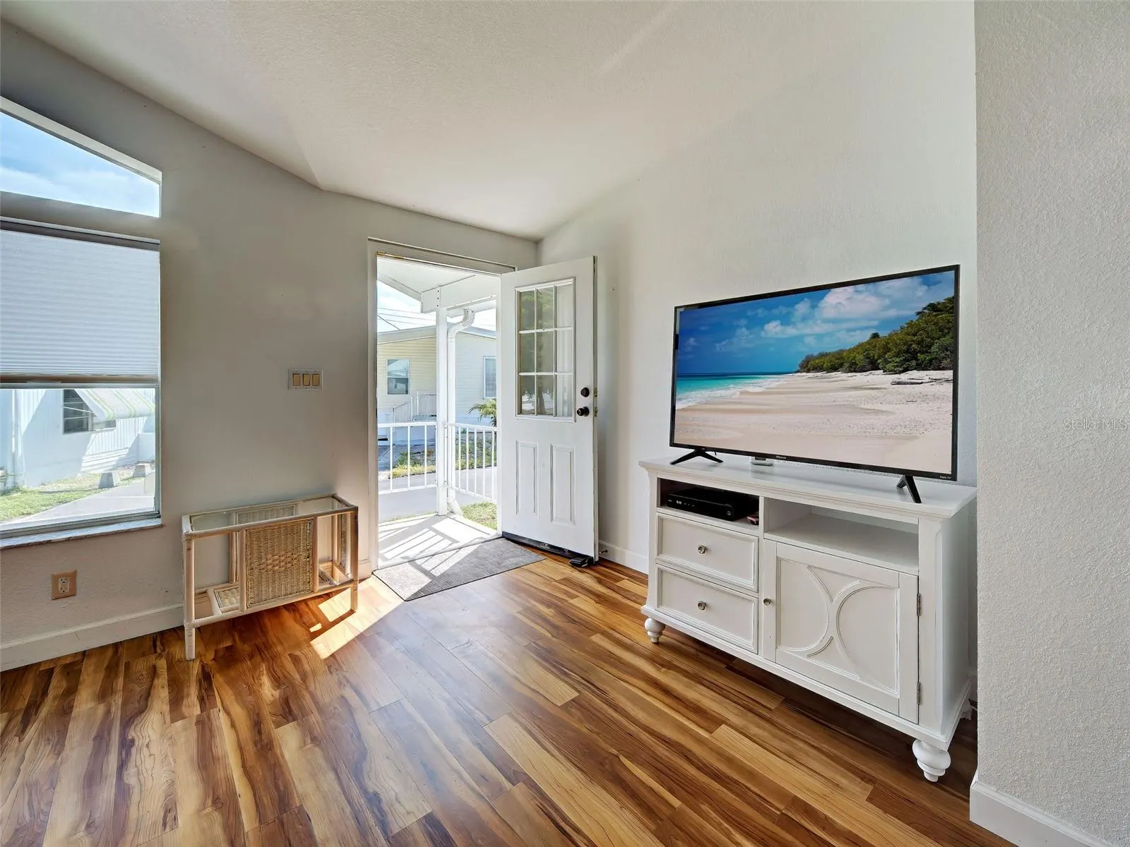 23 SIESTA CIR W