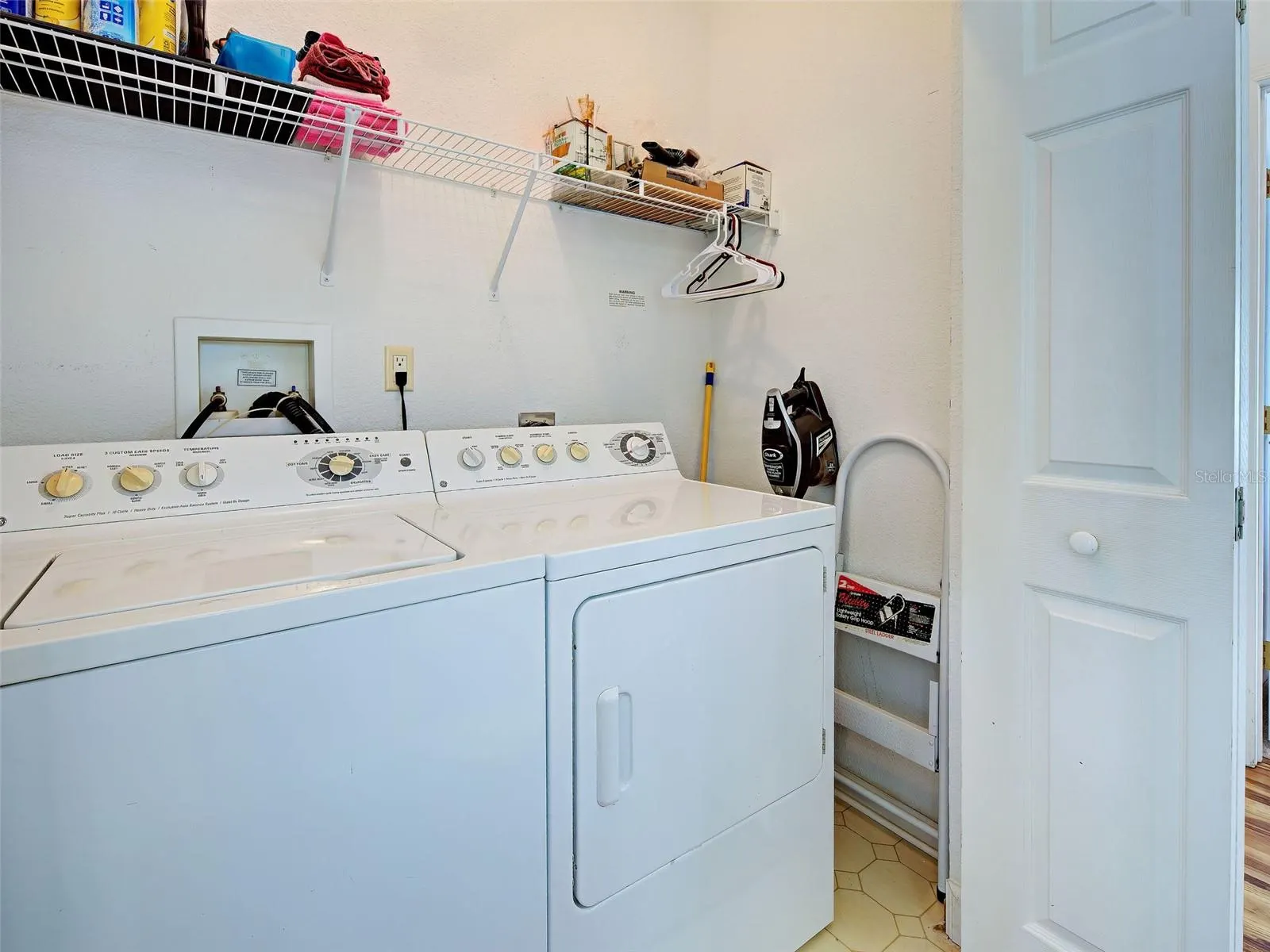 23 SIESTA CIR W