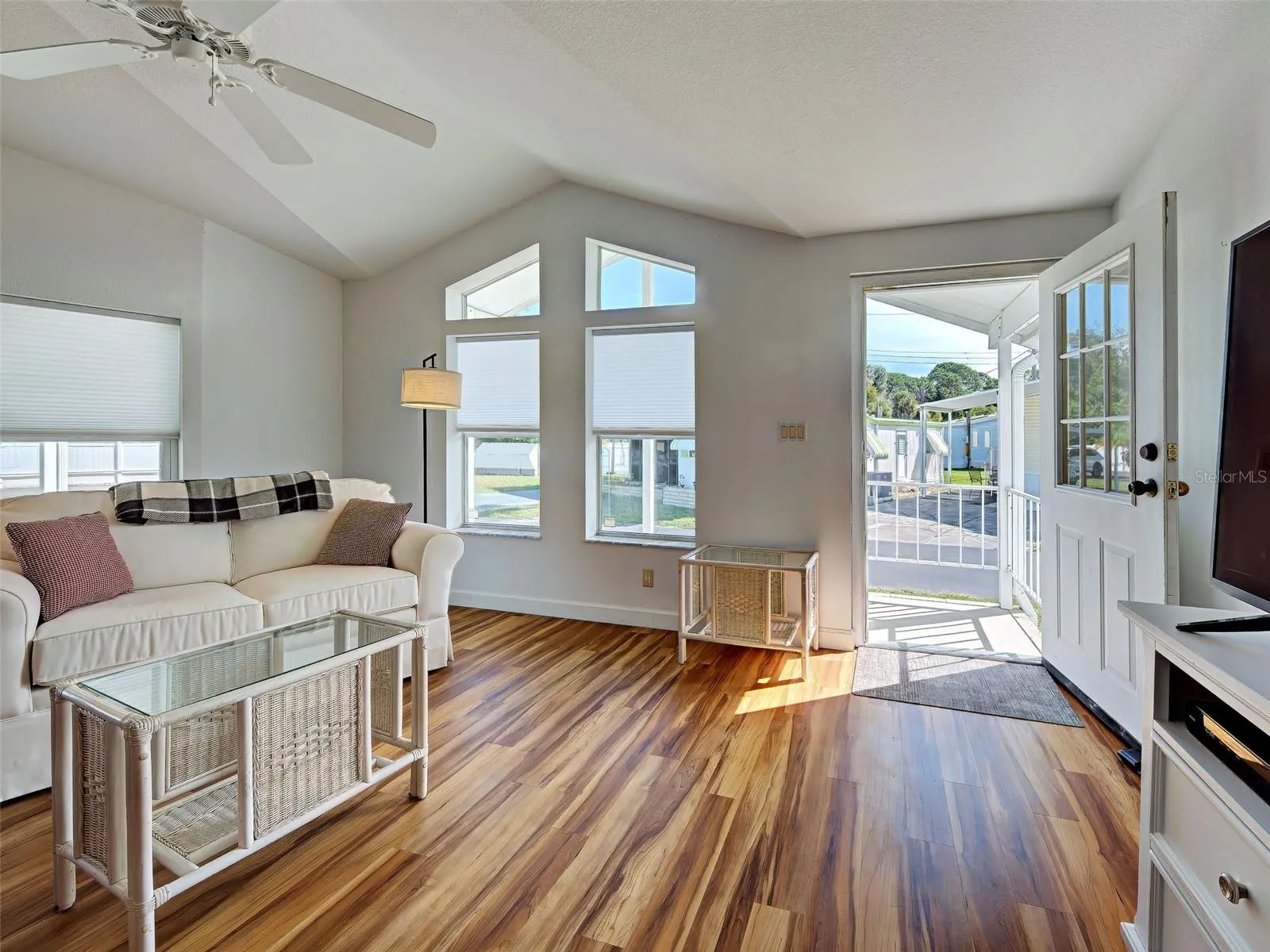 23 SIESTA CIR W