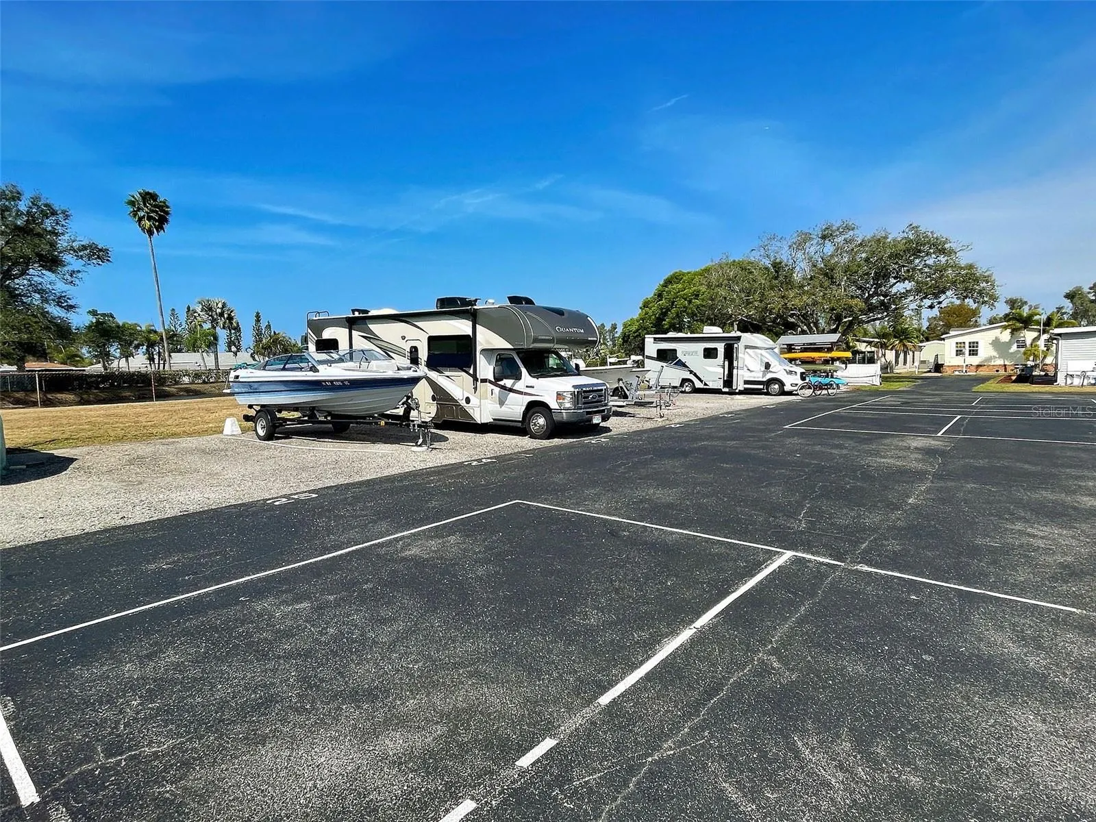 23 SIESTA CIR W