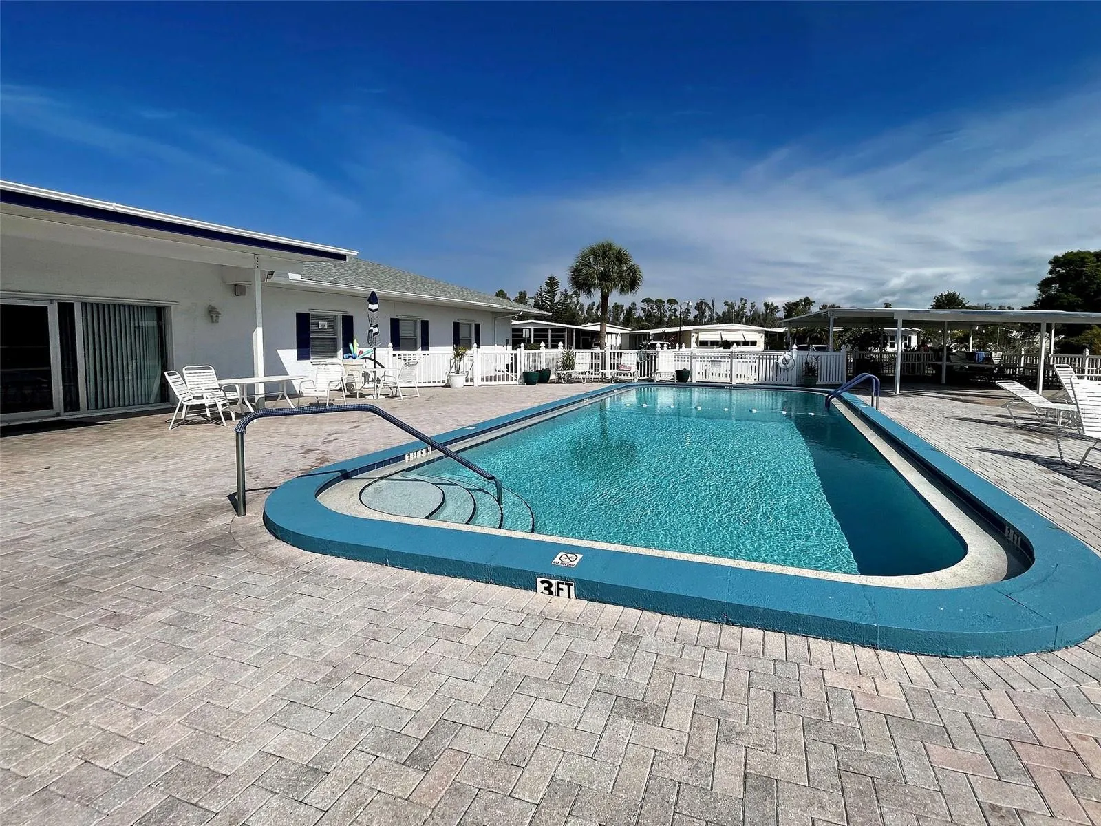 23 SIESTA CIR W