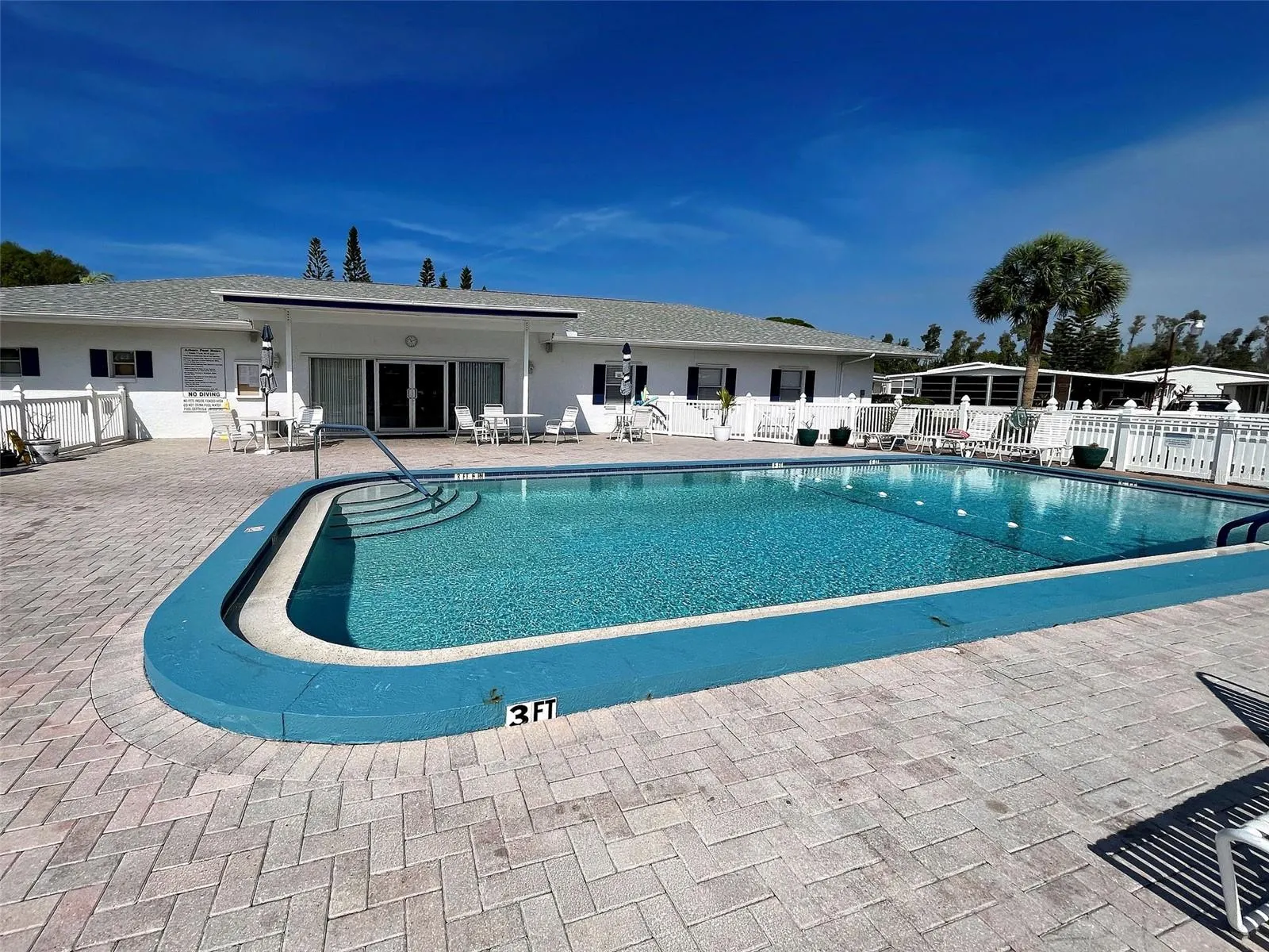 23 SIESTA CIR W