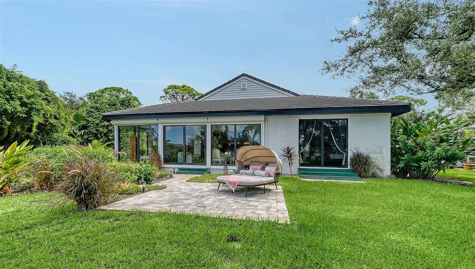17 BAYHEAD LN