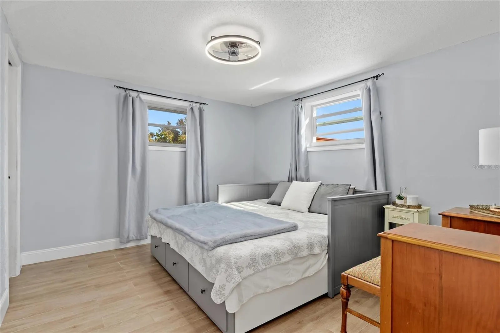 142 2ND AVE