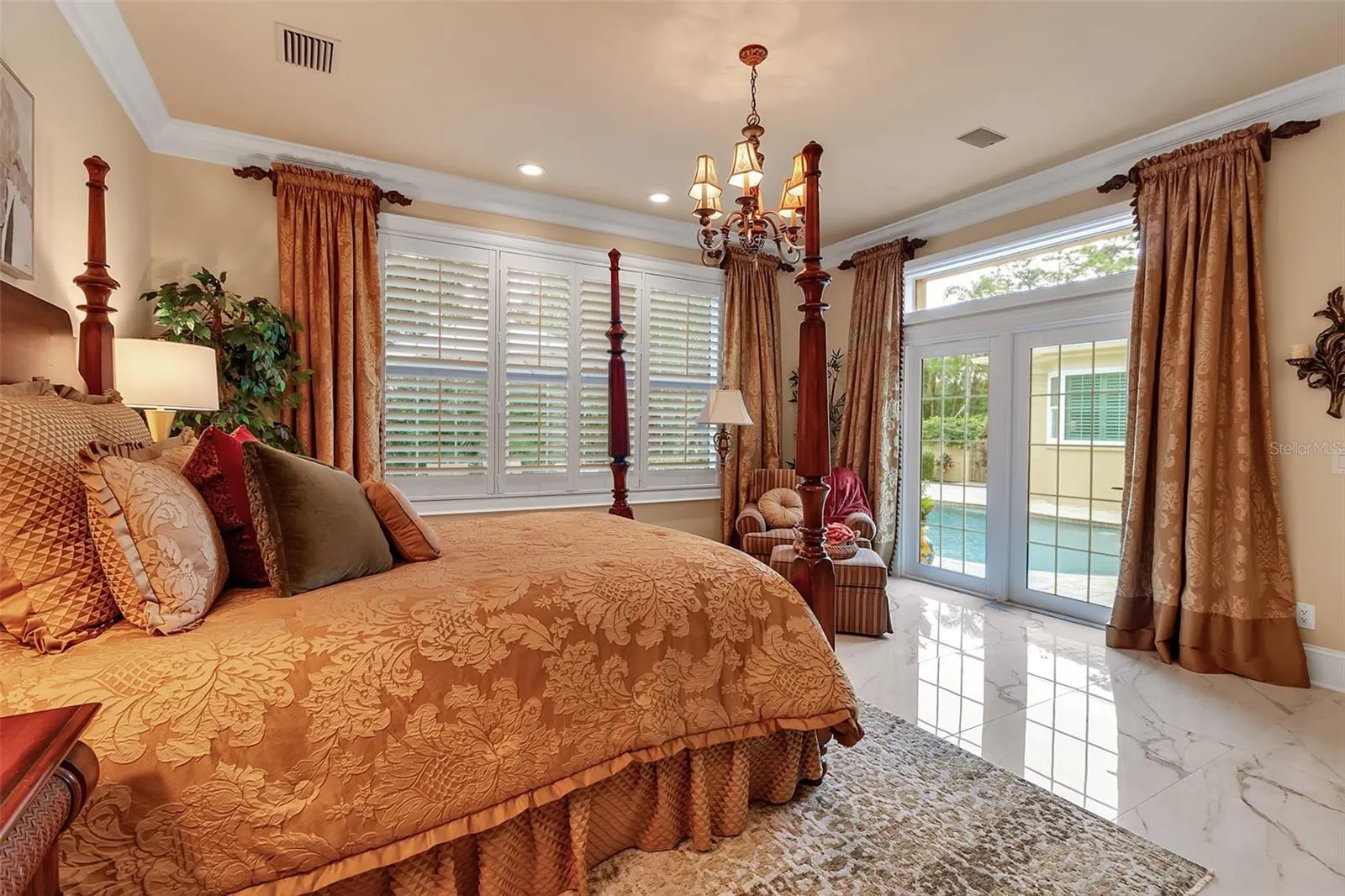 422 BLUE GARDEN LN