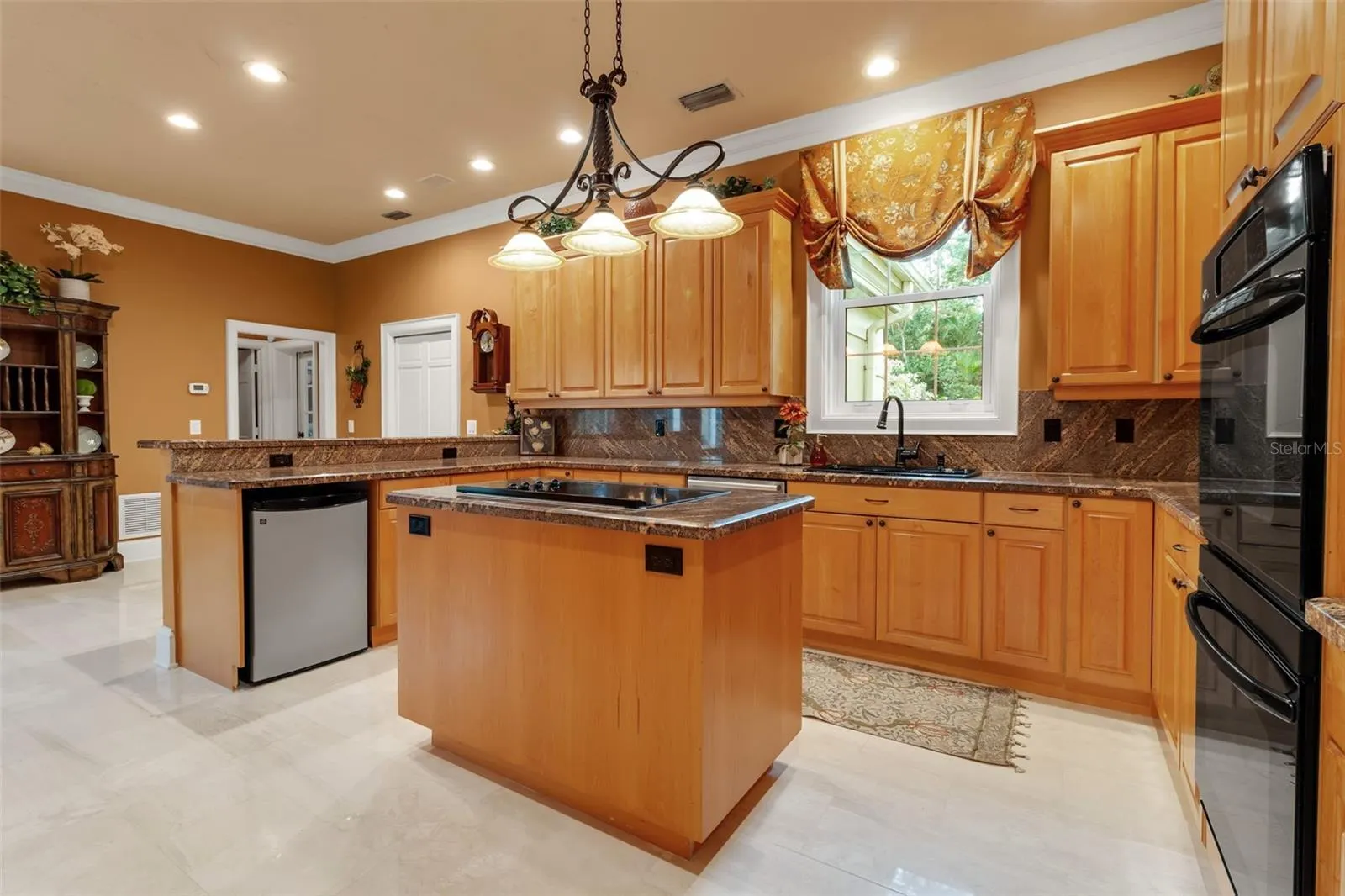 422 BLUE GARDEN LN