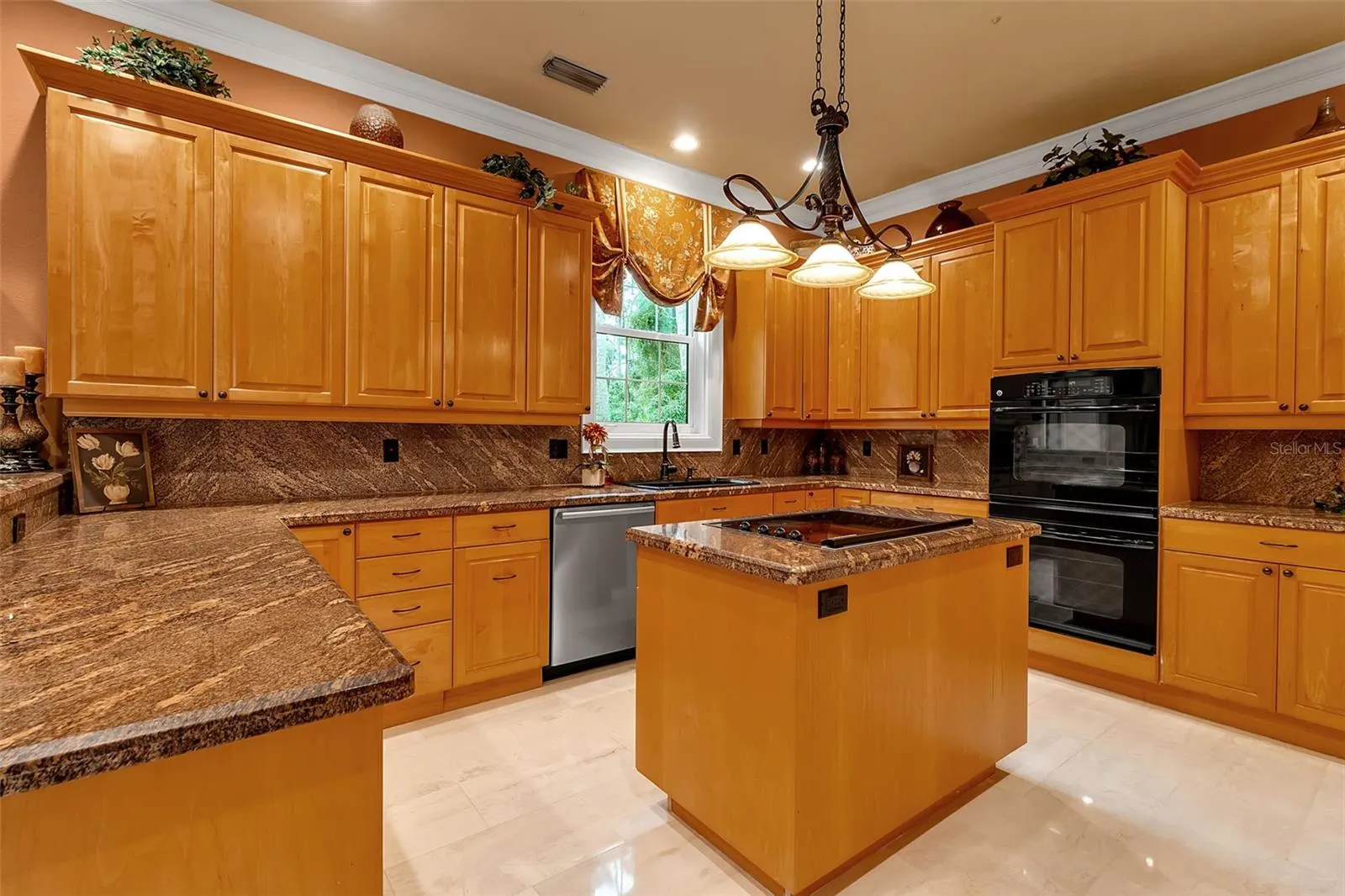 422 BLUE GARDEN LN