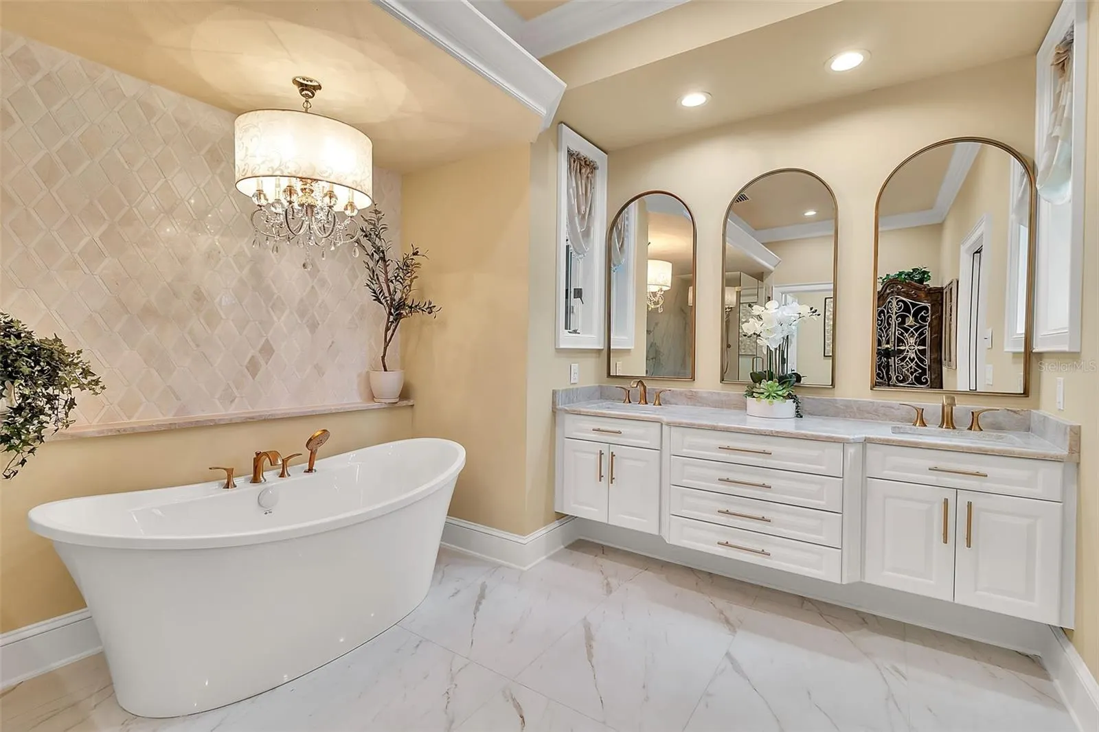 422 BLUE GARDEN LN