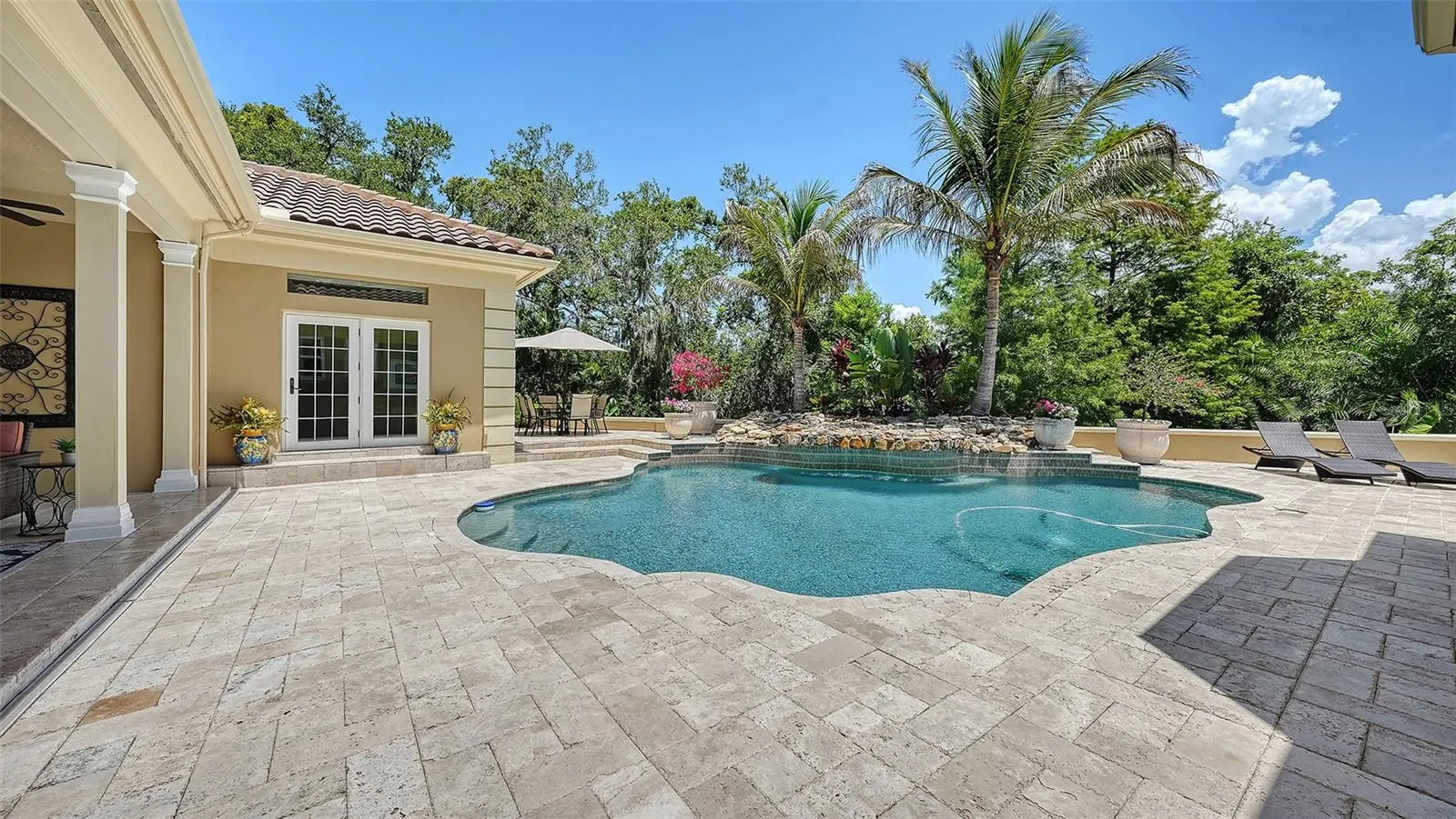 422 BLUE GARDEN LN