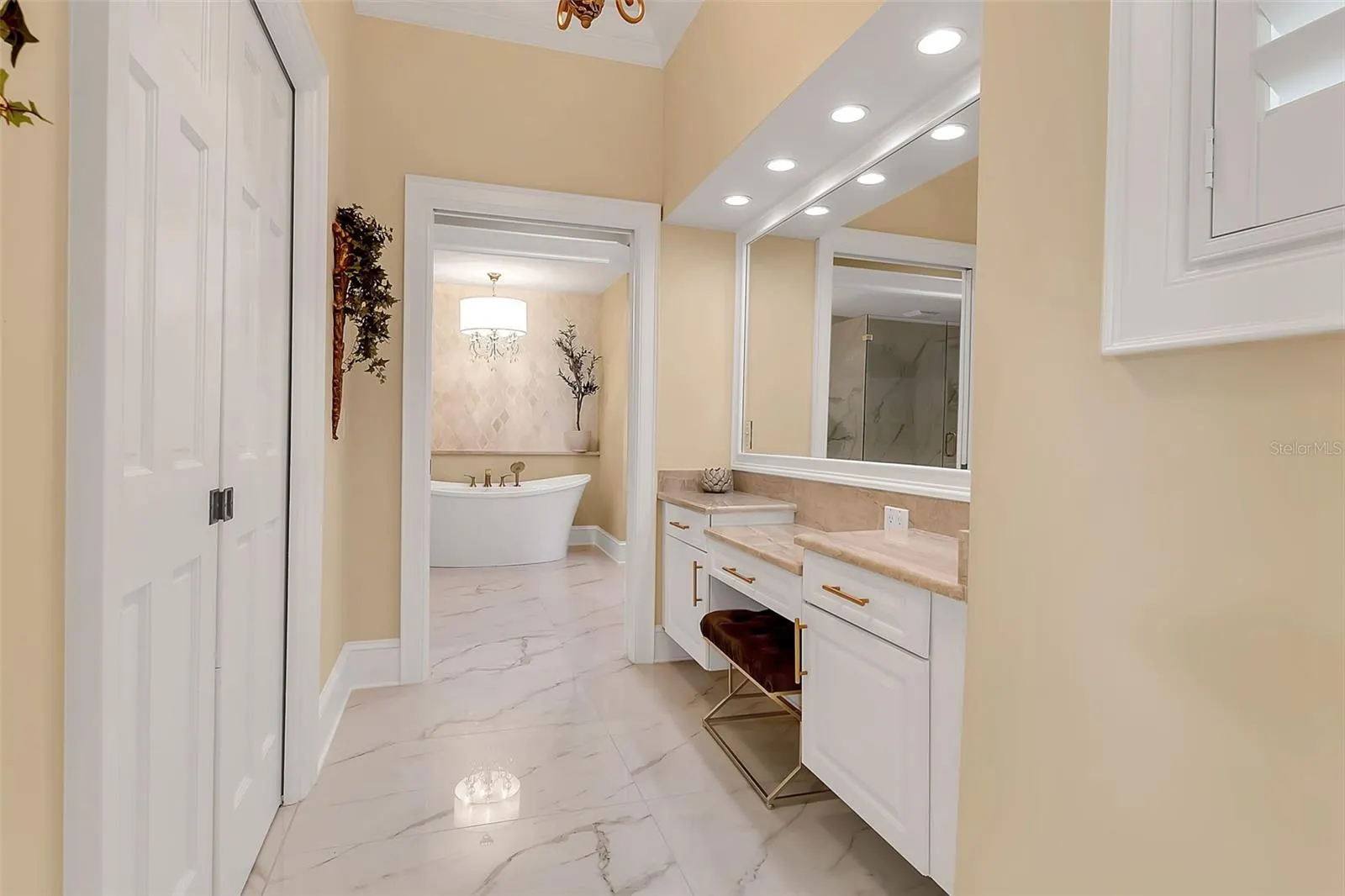 422 BLUE GARDEN LN