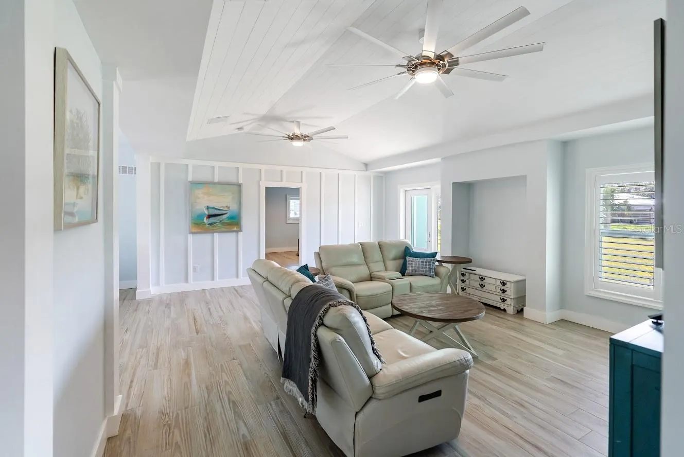 400 DONA DR