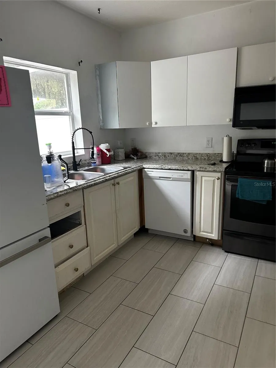 2325 28TH AVE E
