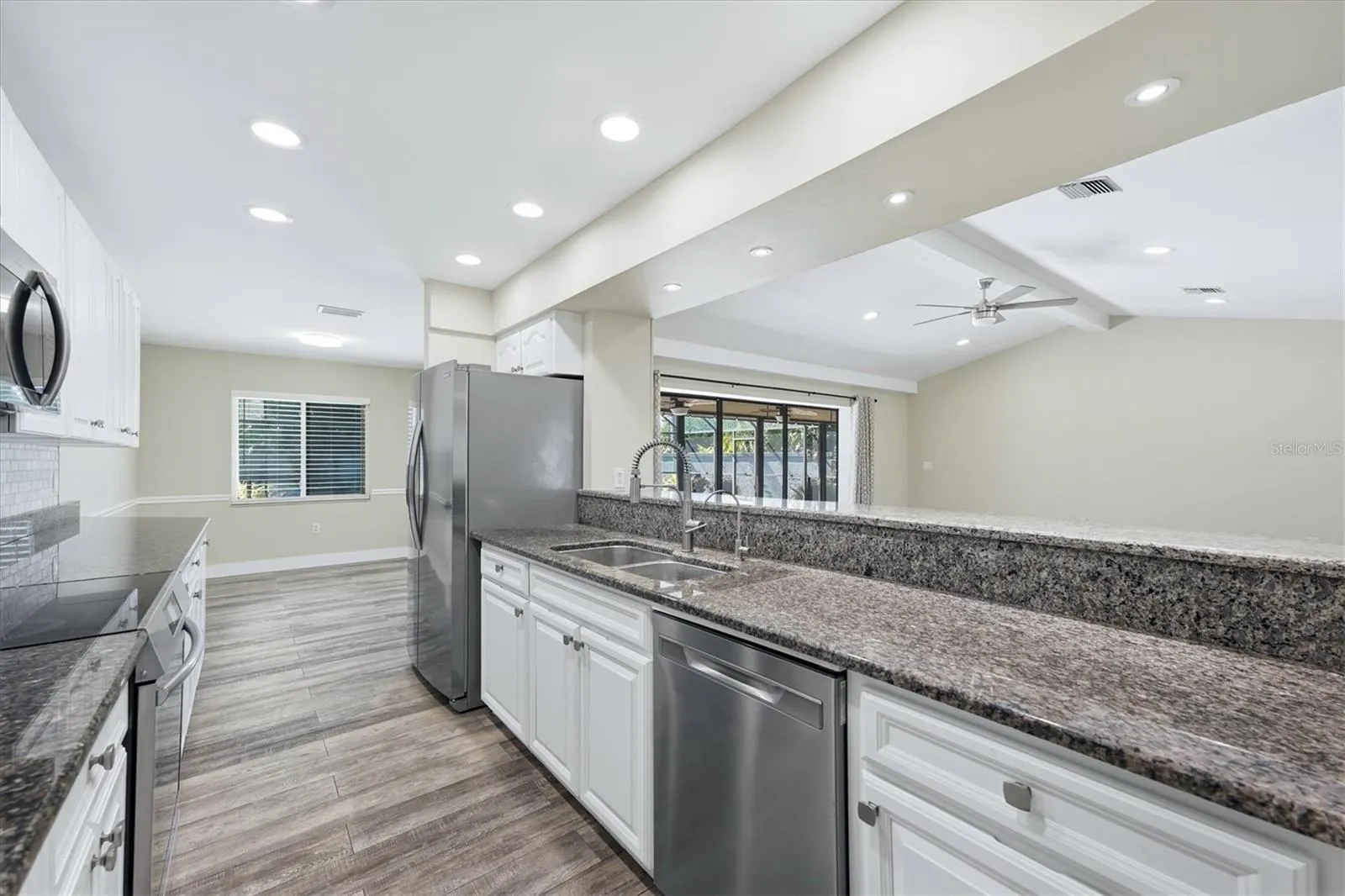 6993 COUNTRY LAKES CIR