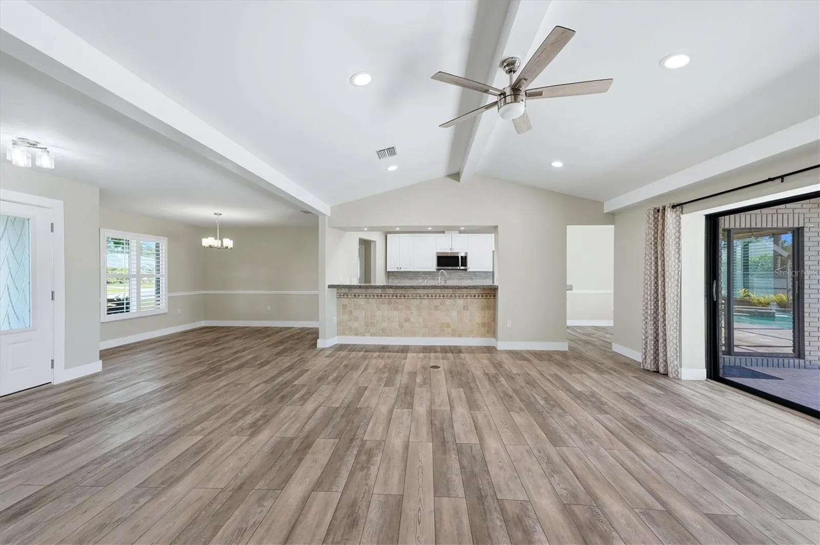6993 COUNTRY LAKES CIR
