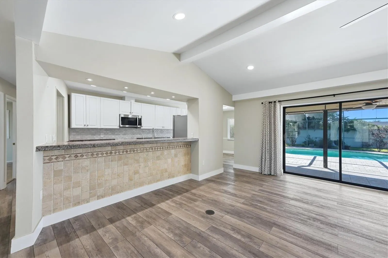 6993 COUNTRY LAKES CIR
