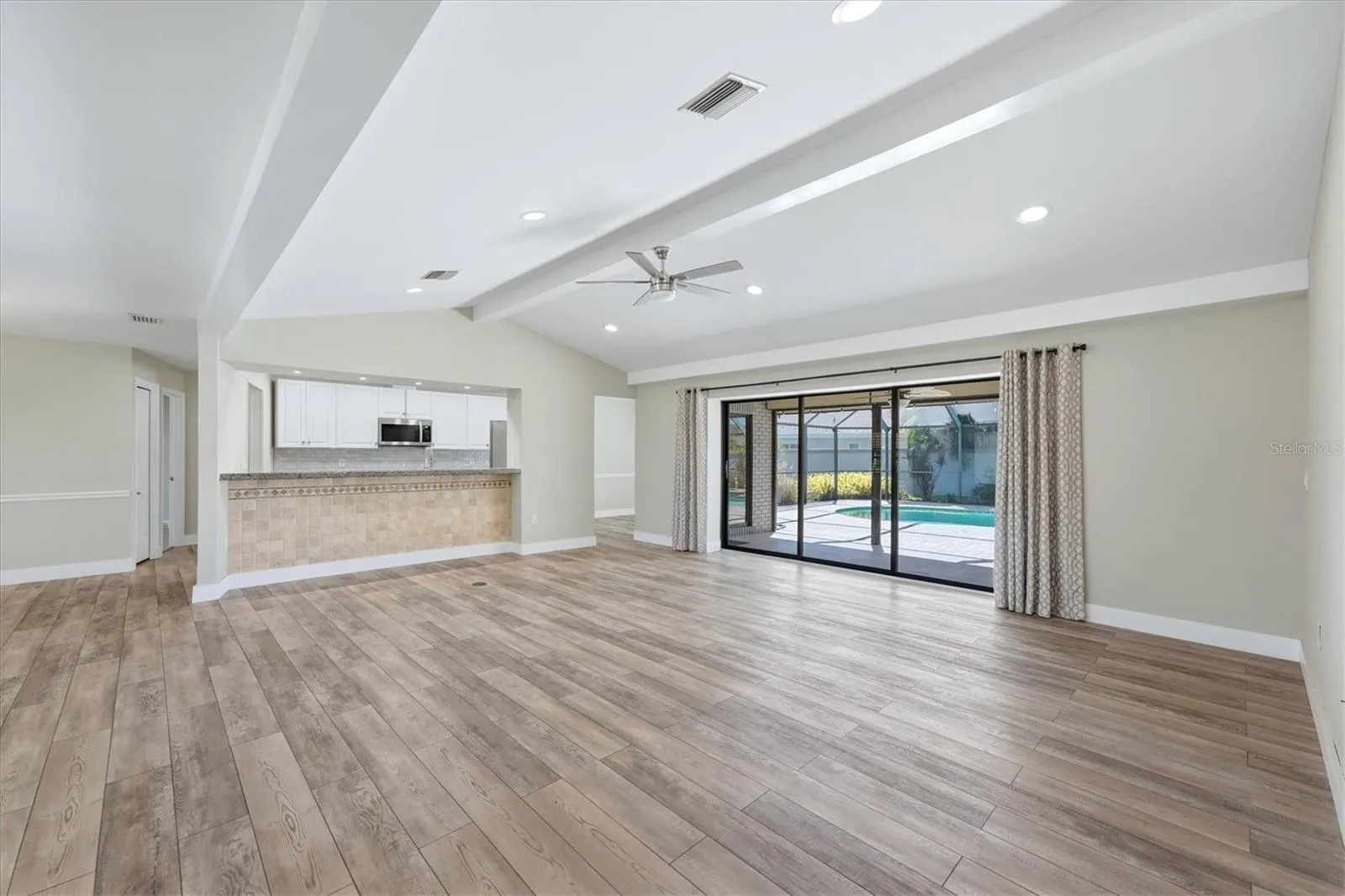 6993 COUNTRY LAKES CIR