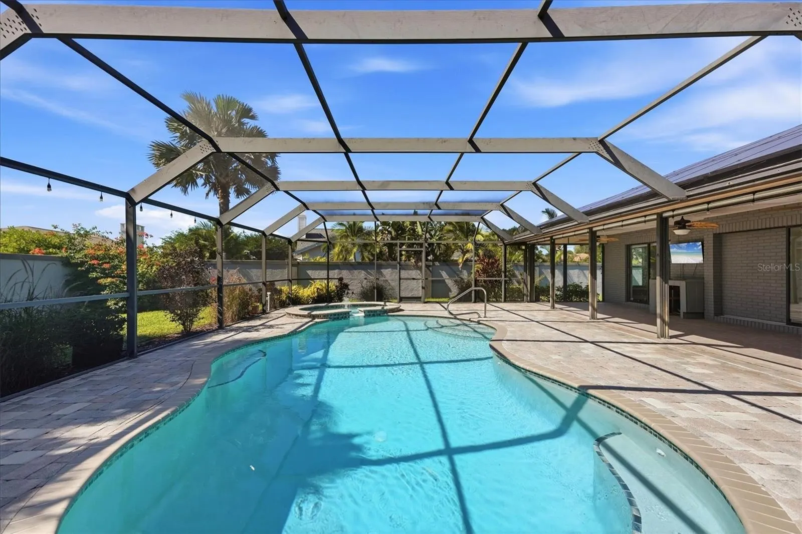 6993 COUNTRY LAKES CIR