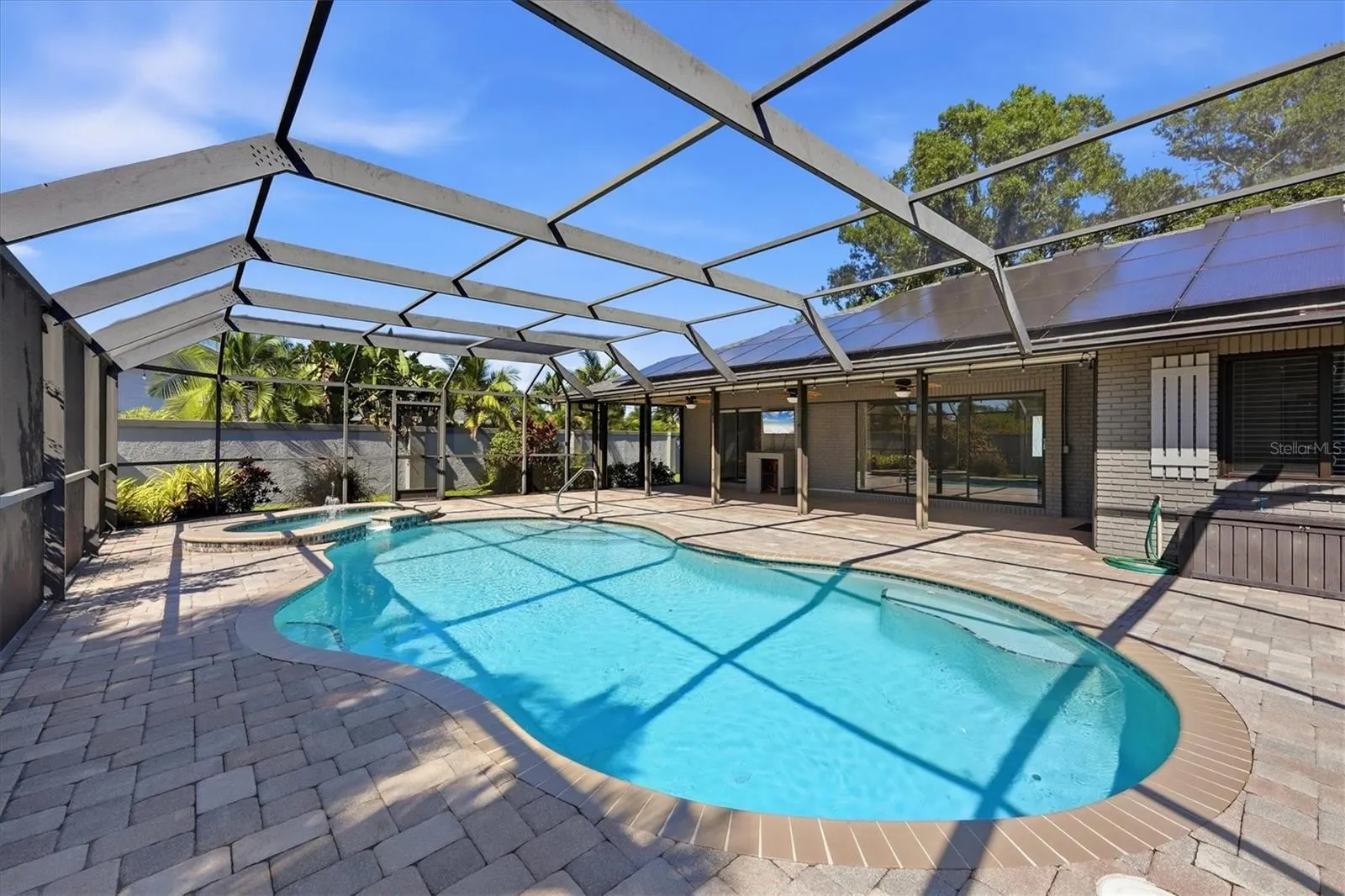 6993 COUNTRY LAKES CIR