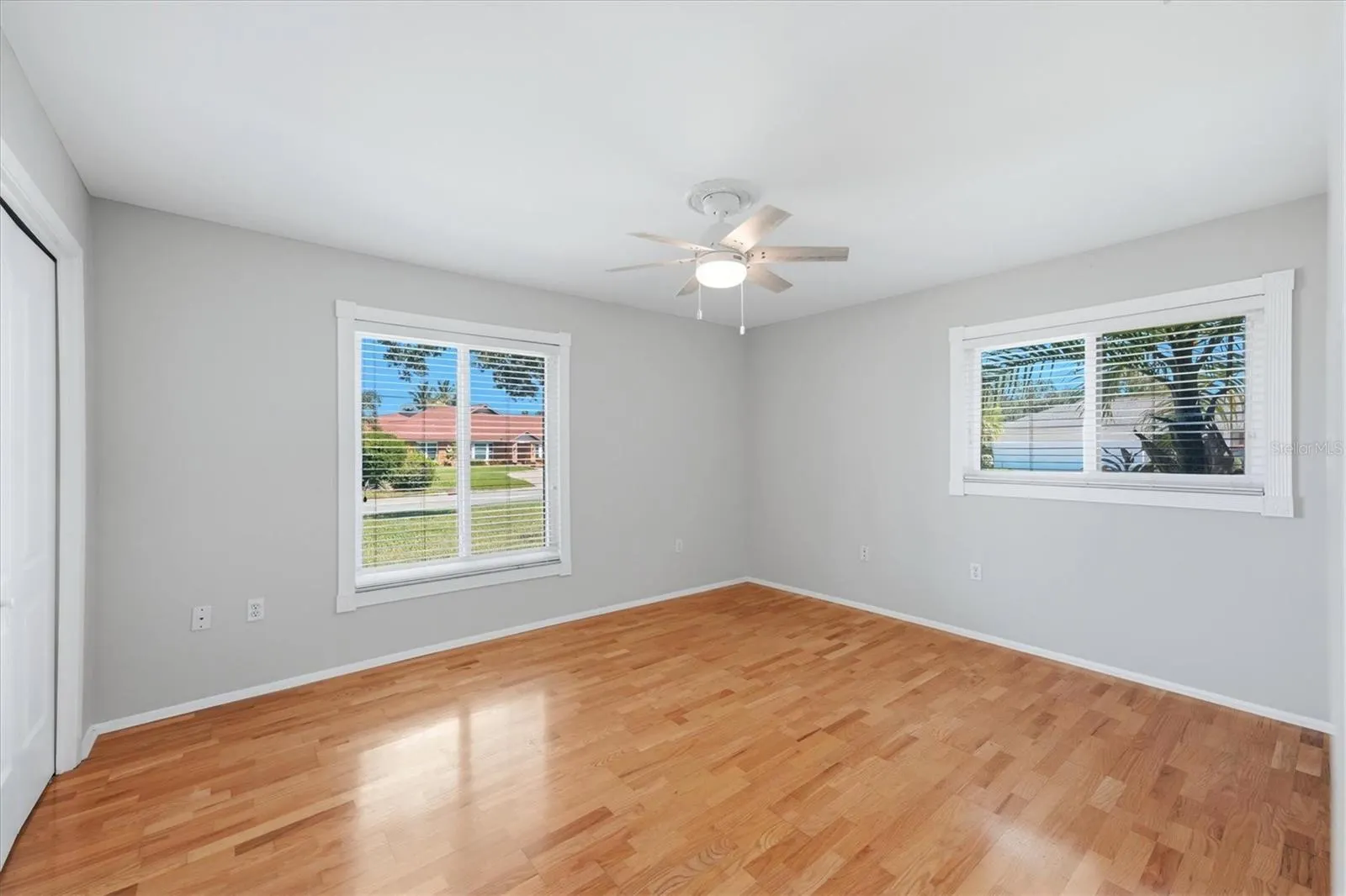6993 COUNTRY LAKES CIR