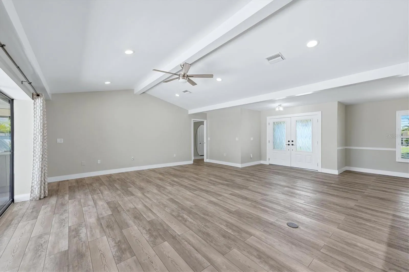 6993 COUNTRY LAKES CIR