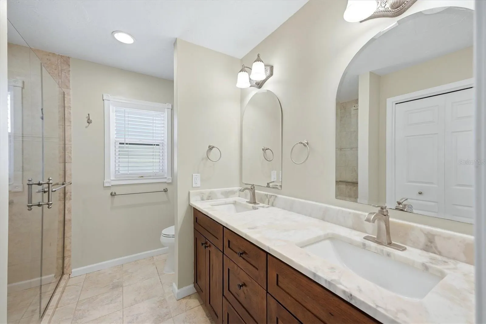 6993 COUNTRY LAKES CIR