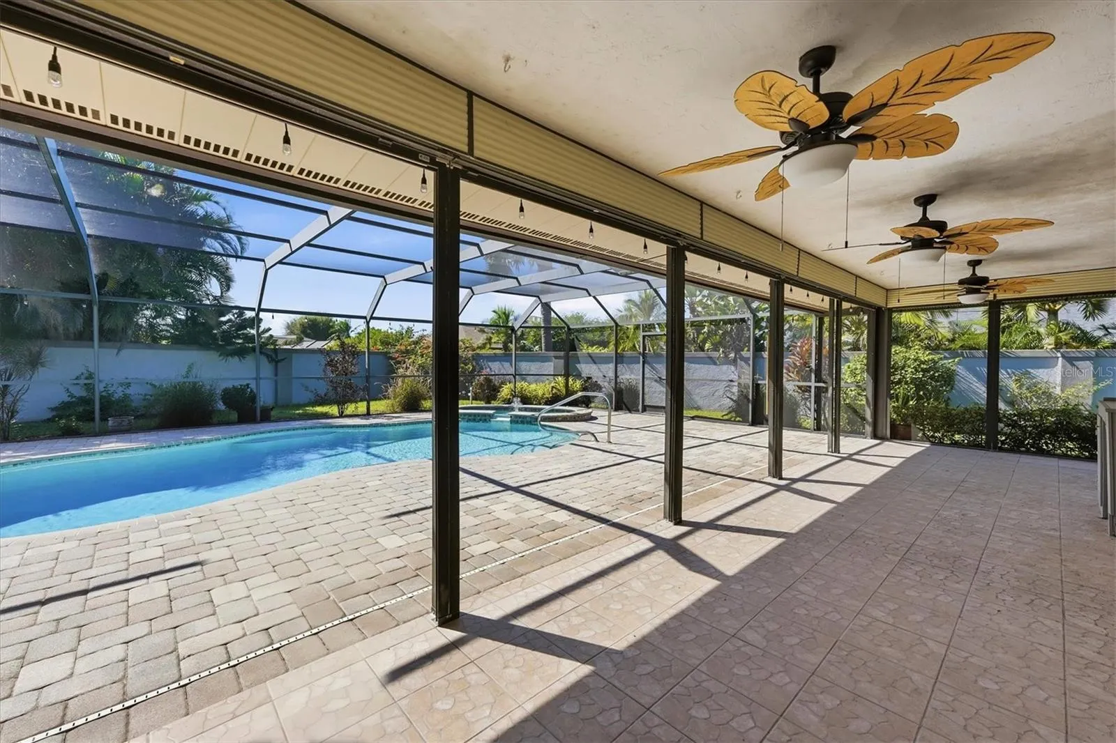 6993 COUNTRY LAKES CIR