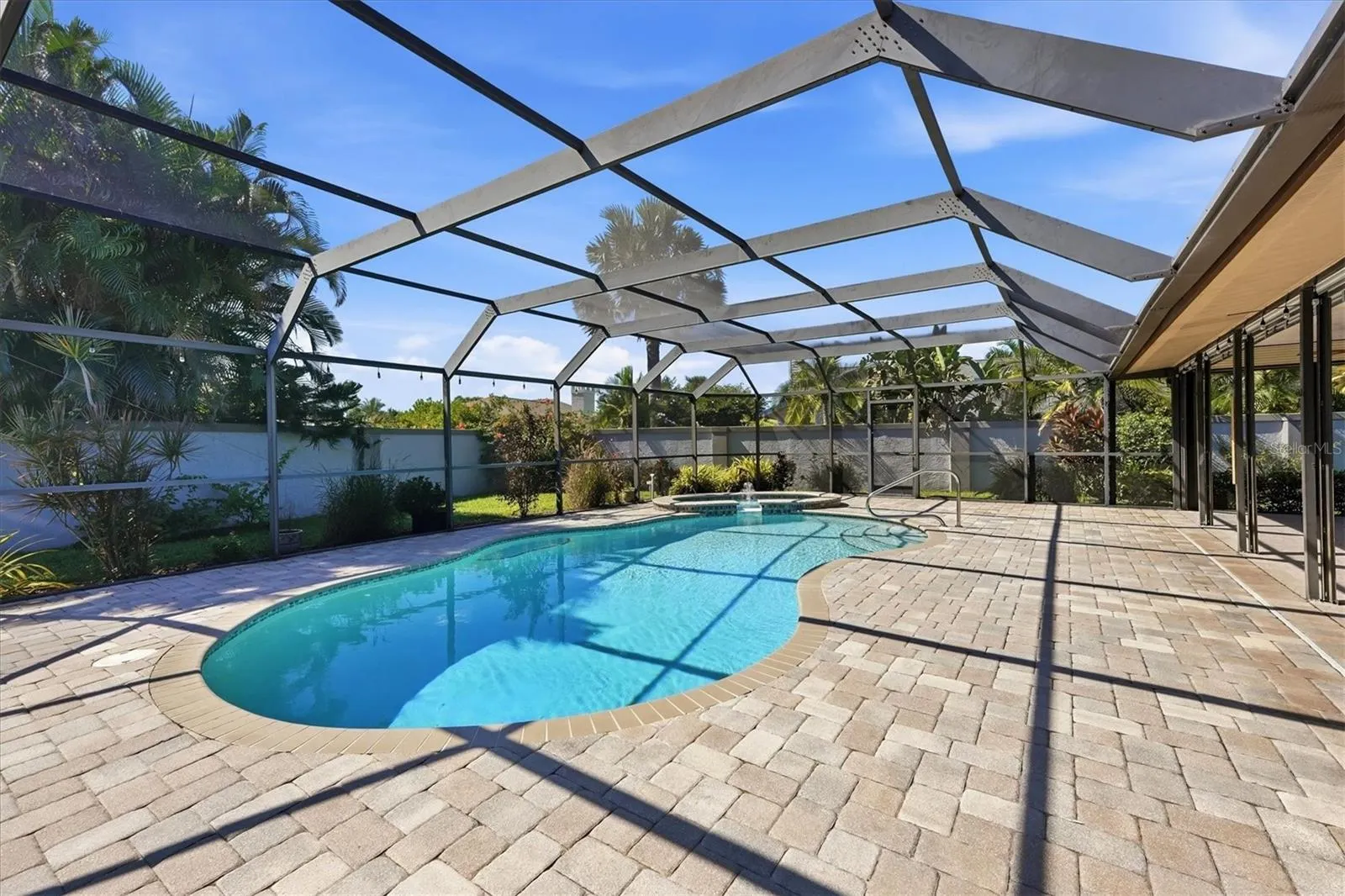 6993 COUNTRY LAKES CIR