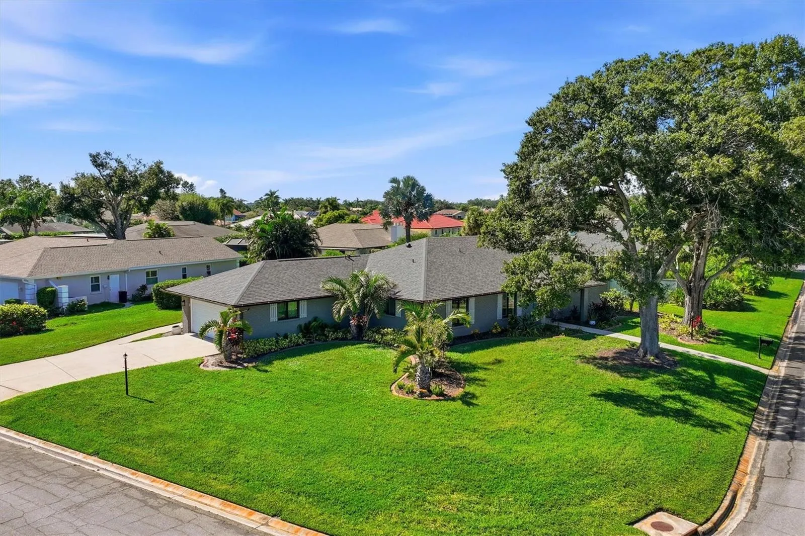6993 COUNTRY LAKES CIR
