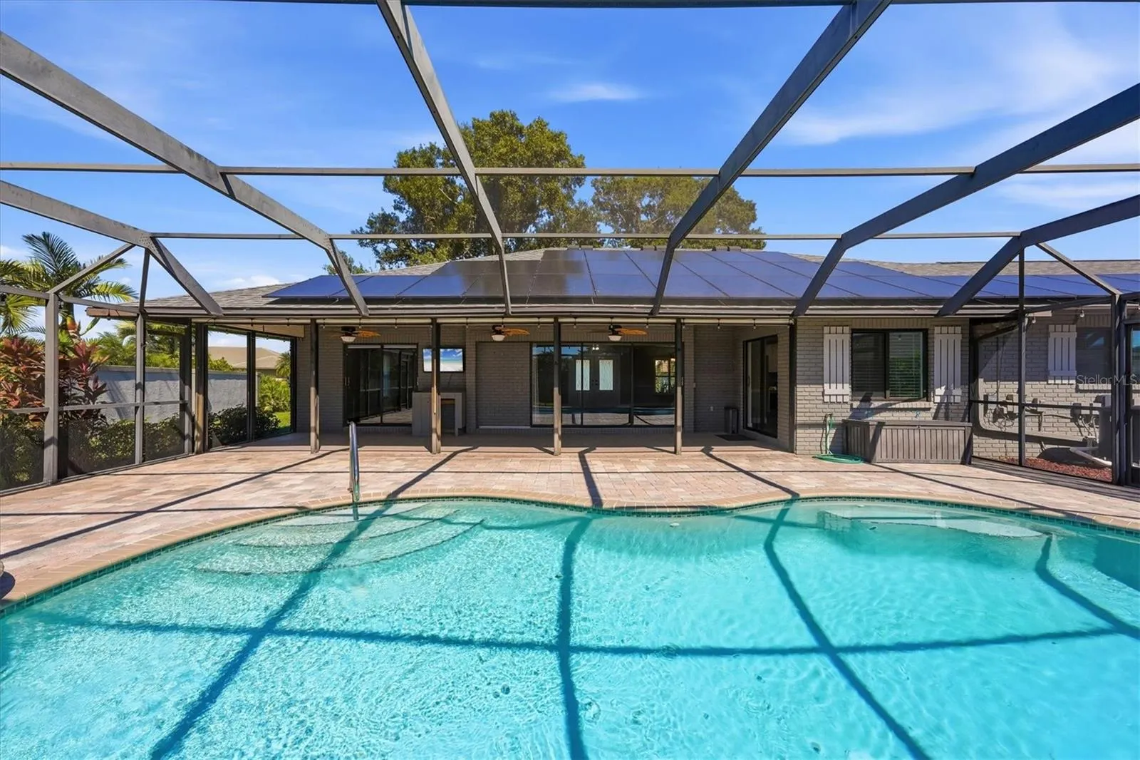 6993 COUNTRY LAKES CIR