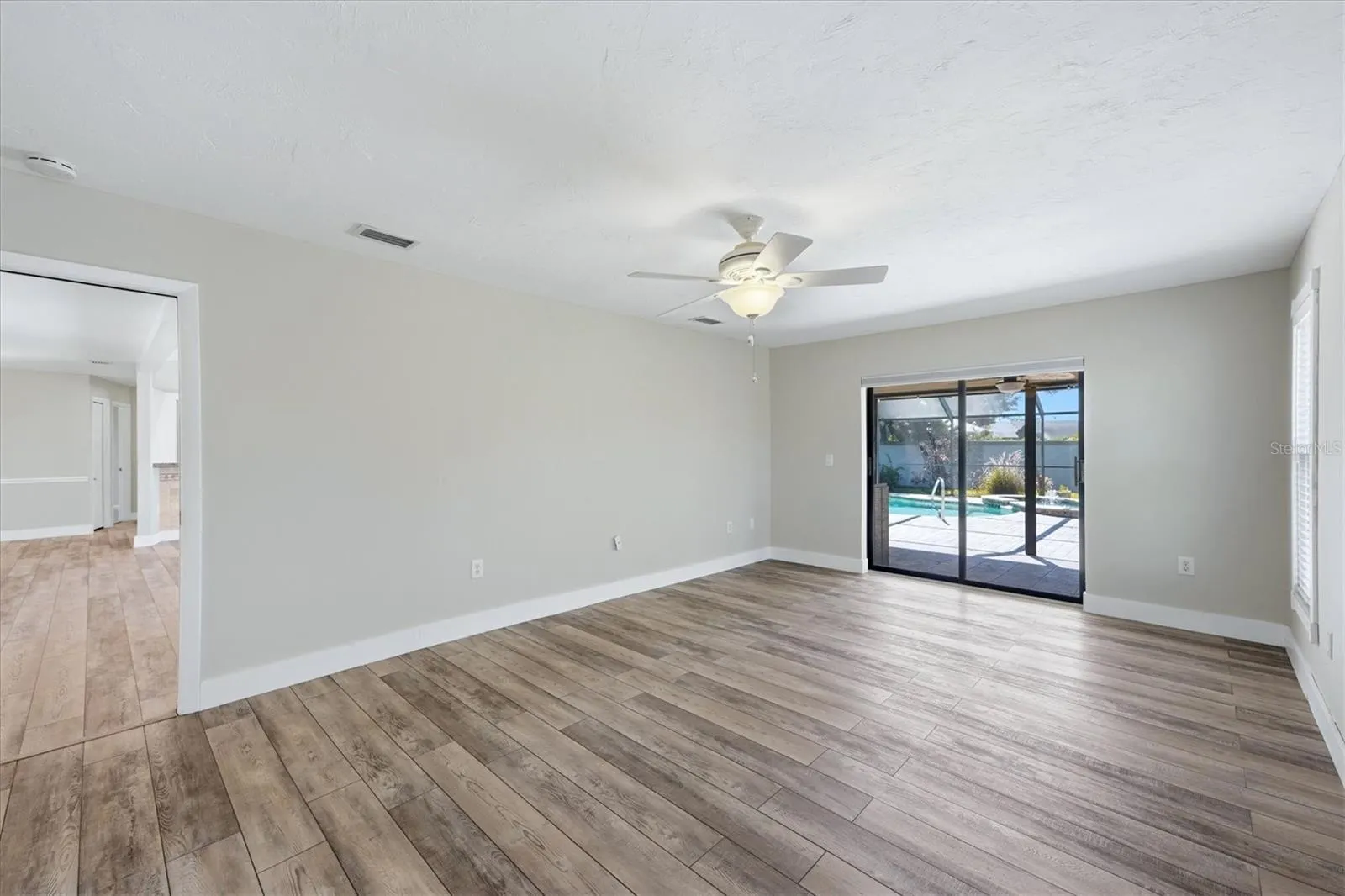 6993 COUNTRY LAKES CIR