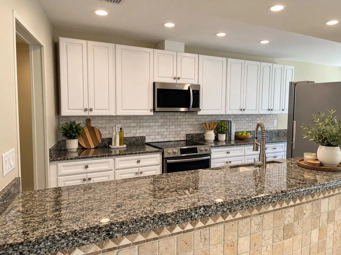 6993 COUNTRY LAKES CIR