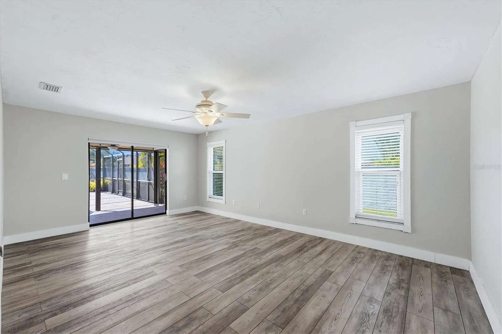6993 COUNTRY LAKES CIR