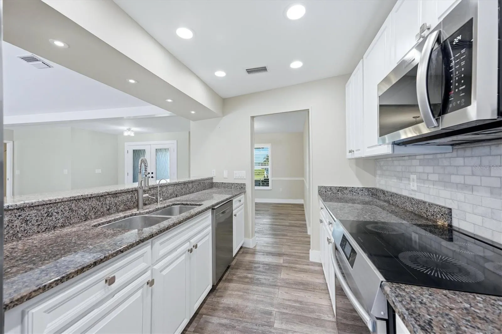6993 COUNTRY LAKES CIR